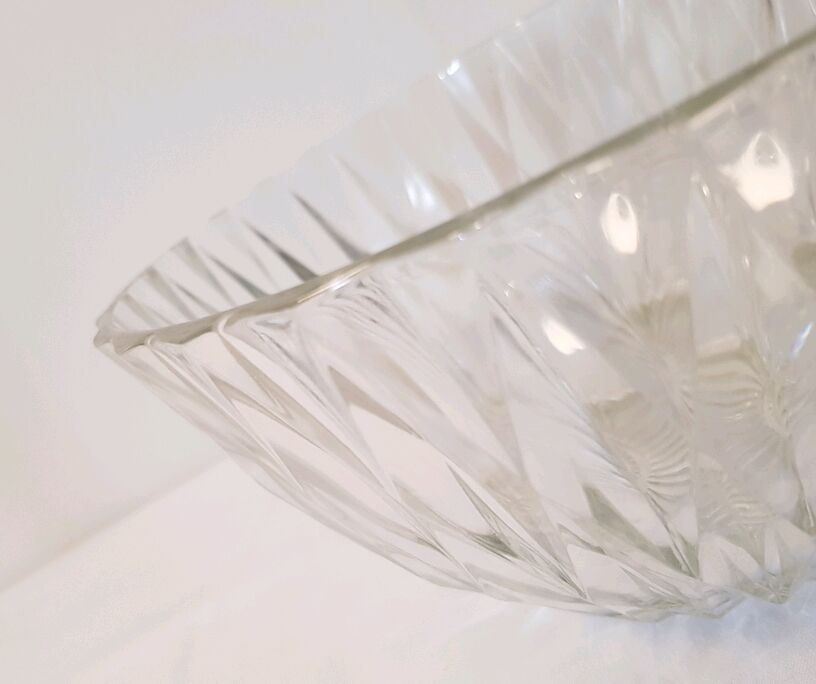 Glass bowl thick diamond pattern 70s