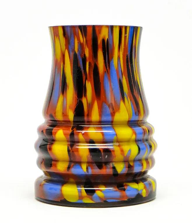 Vase en verre Spatterglass Art Déco, en verre, Tchécoslovaquie, années 1930