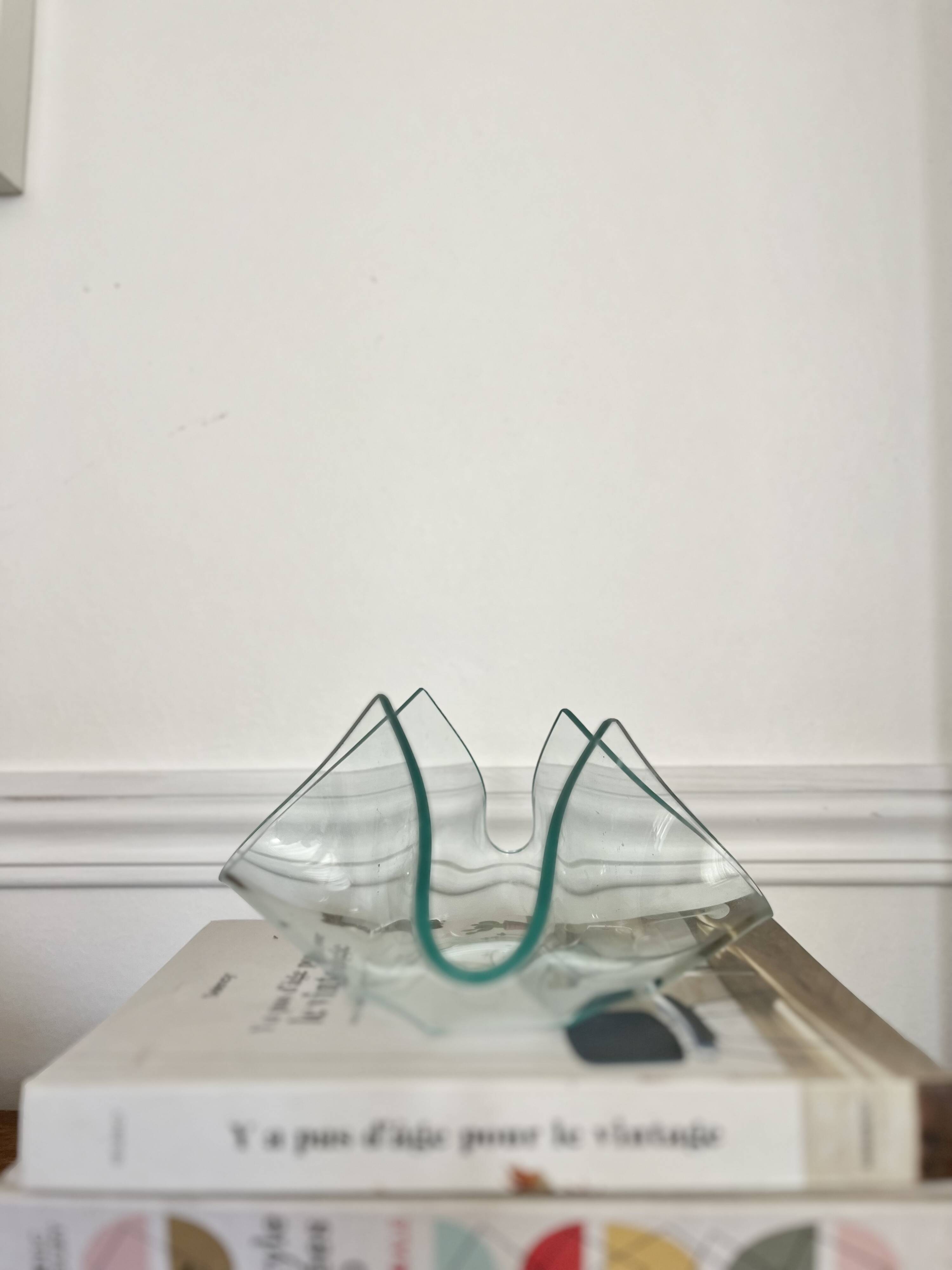 Empty pocket in the shape of a handkerchief in glass