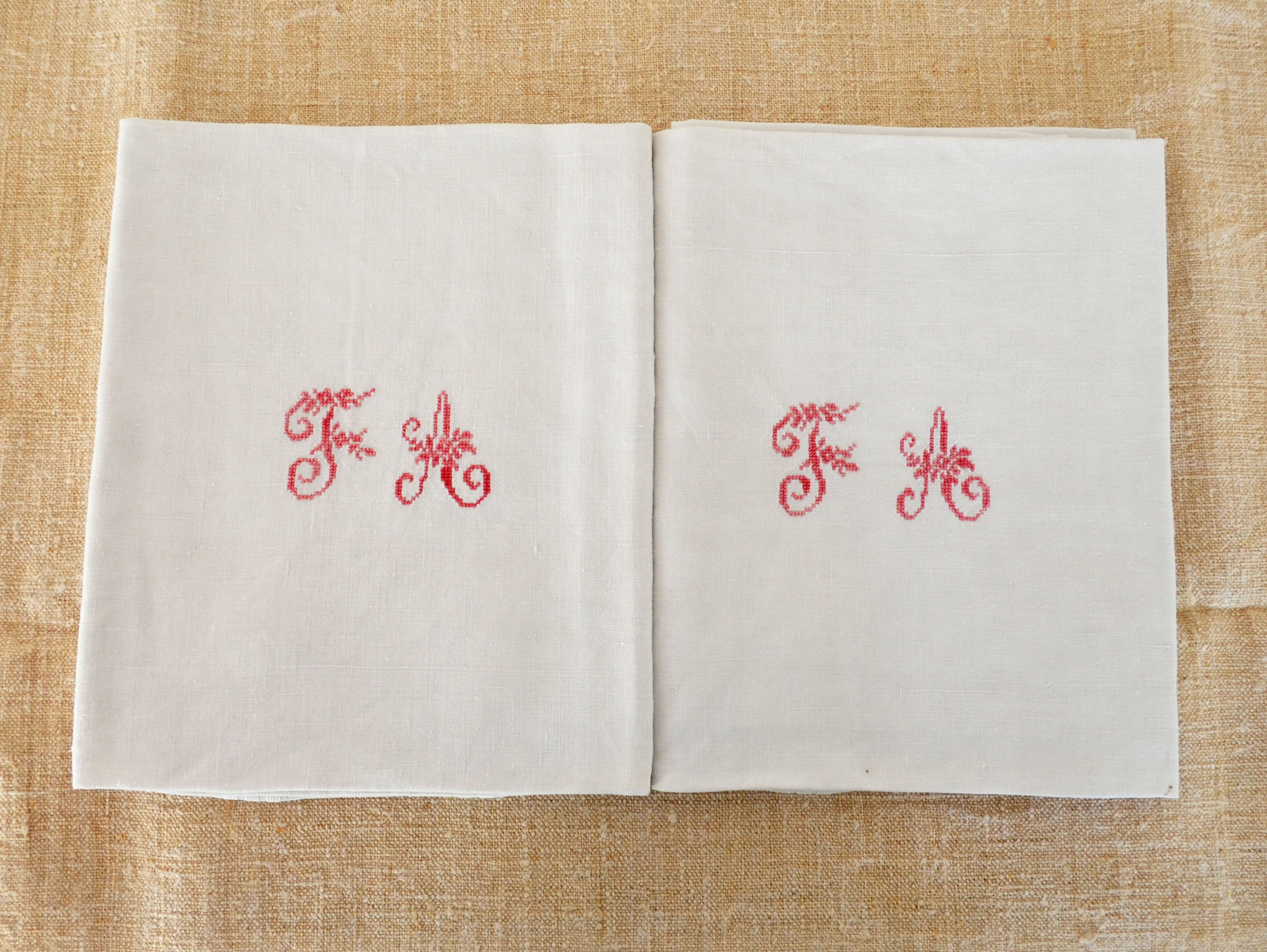 7 serviettes de table anciennes monogrammées
