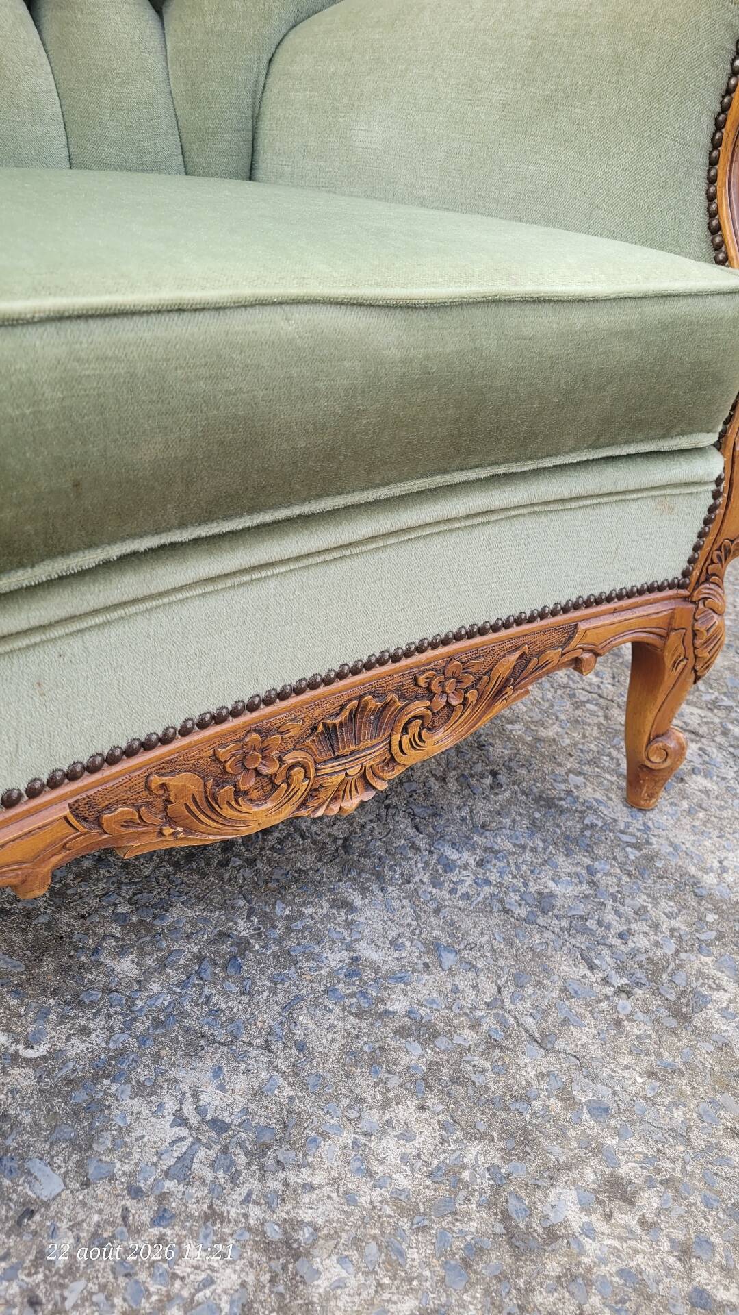 Fauteuil ancien Louis XV  en velours vert d eau