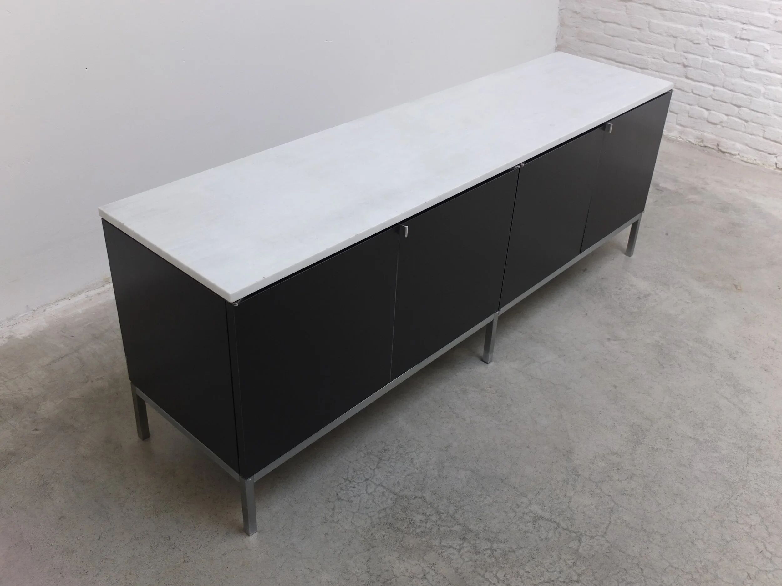 Enfilade noir et marbre par Florence Knoll pour Knoll, 1961