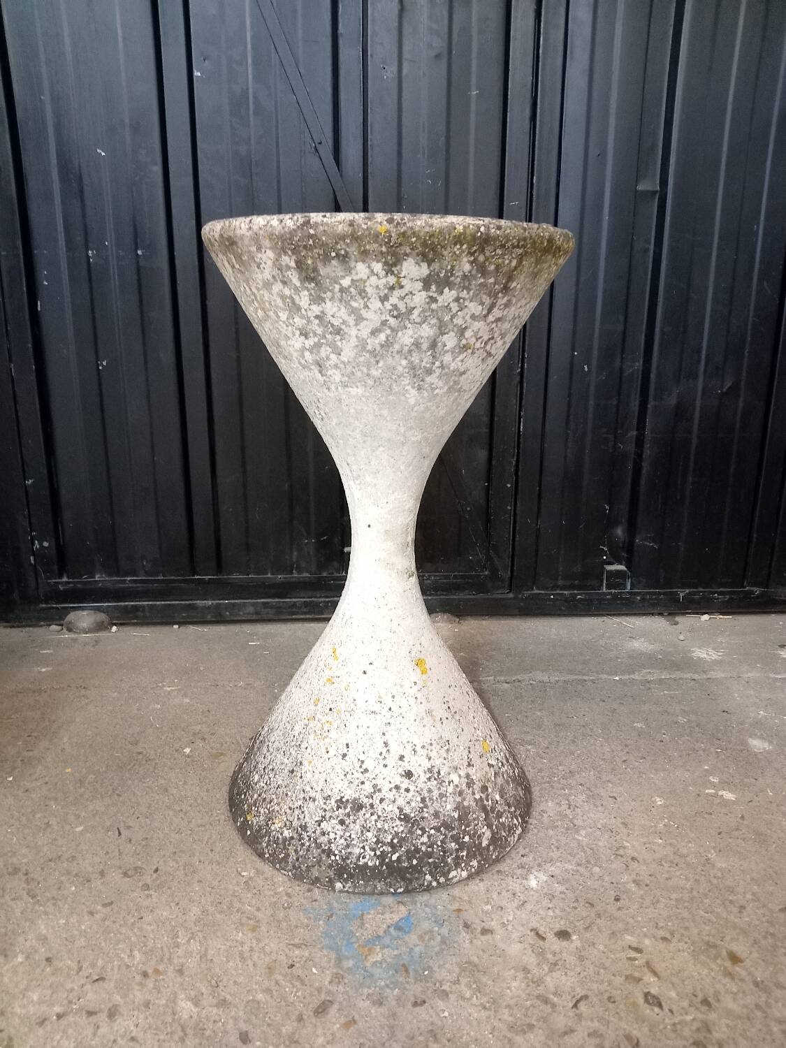 Diabolo planter Éternit design Anton Bee