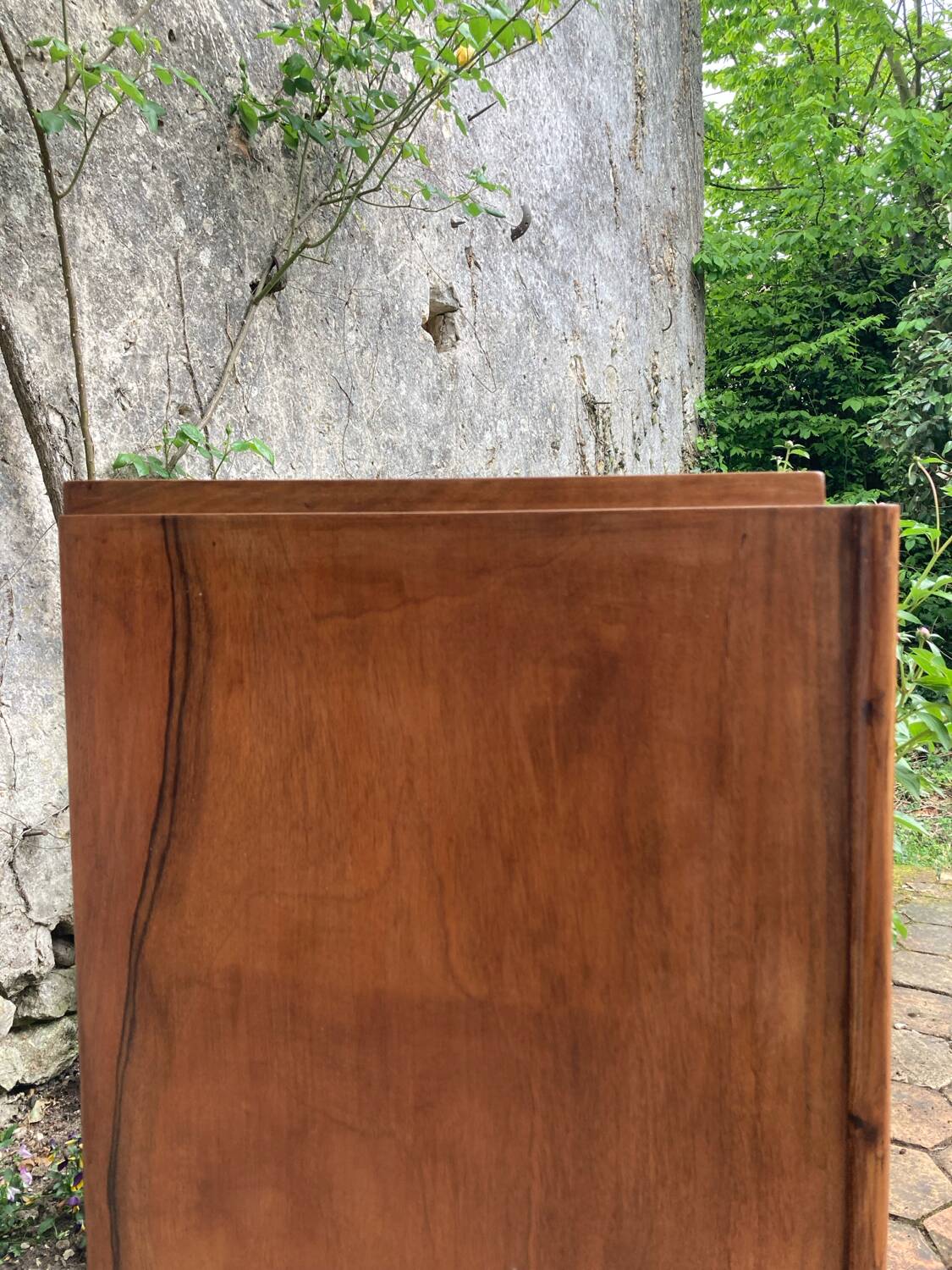 Compass leg chest of drawers