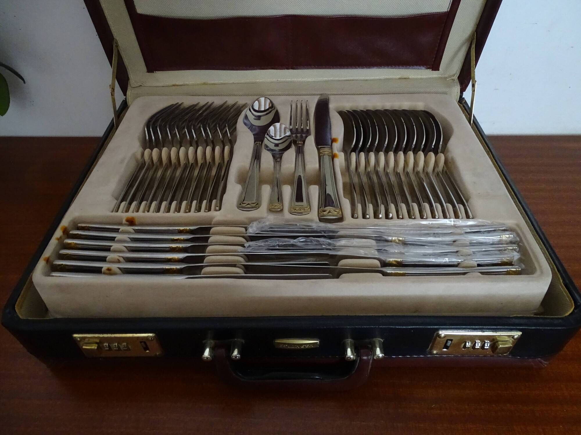 Ménagère soligen 72 pieces stainless steel and gold plated for 12 people
