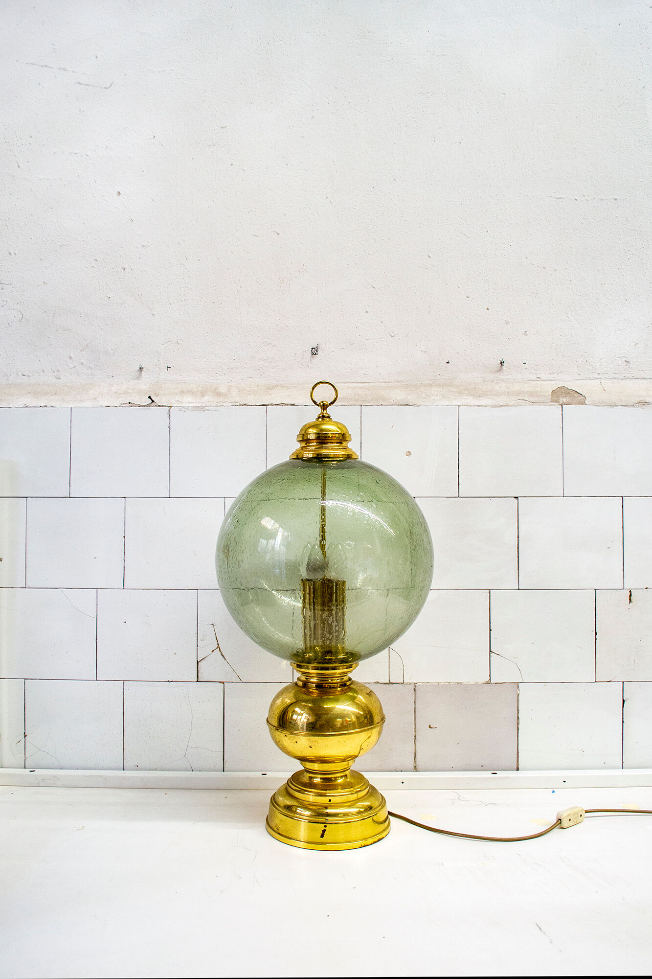 Table lamp in brass and blown glass, Caccia Dominioni style 60s