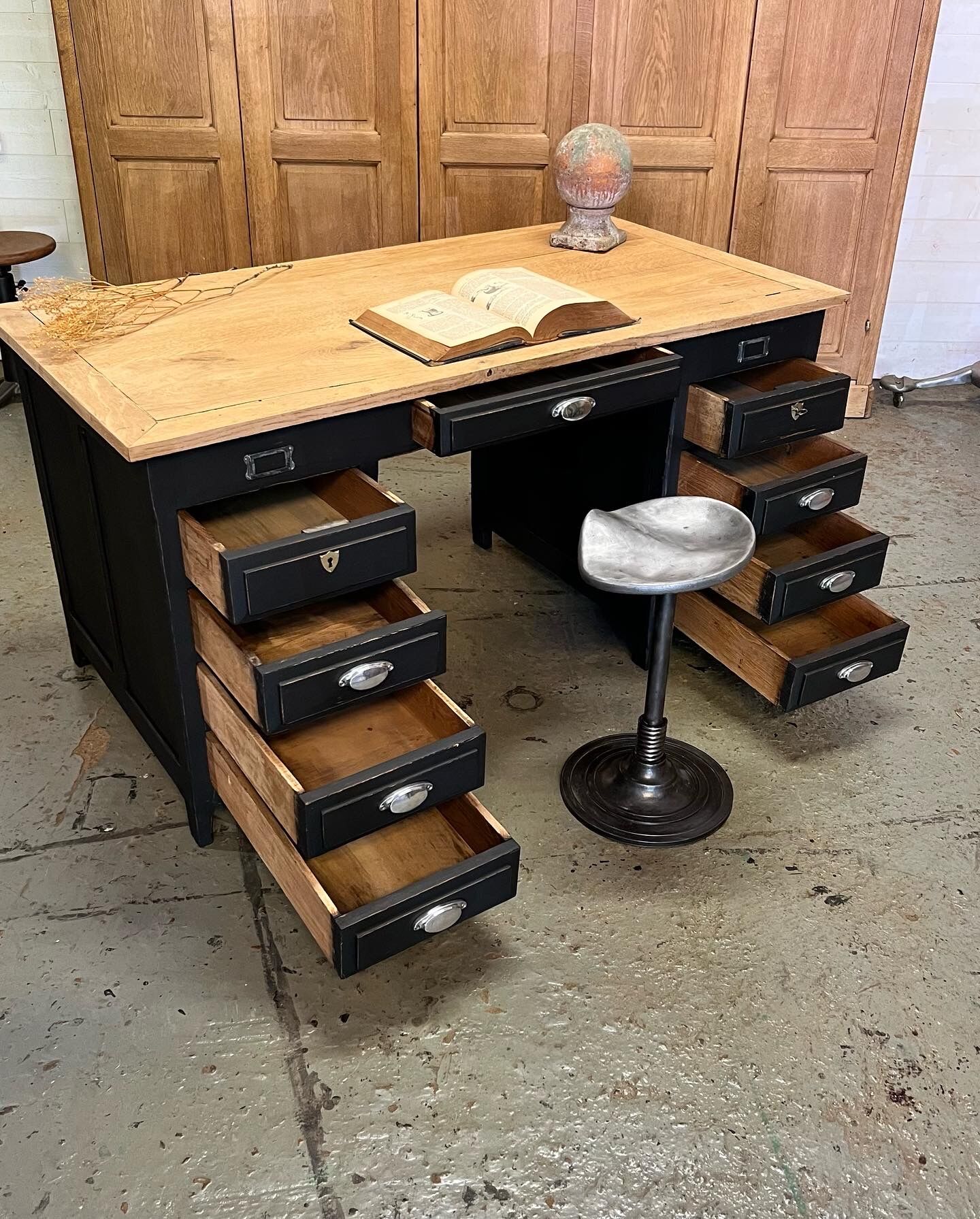 Old American style office in solid oak
