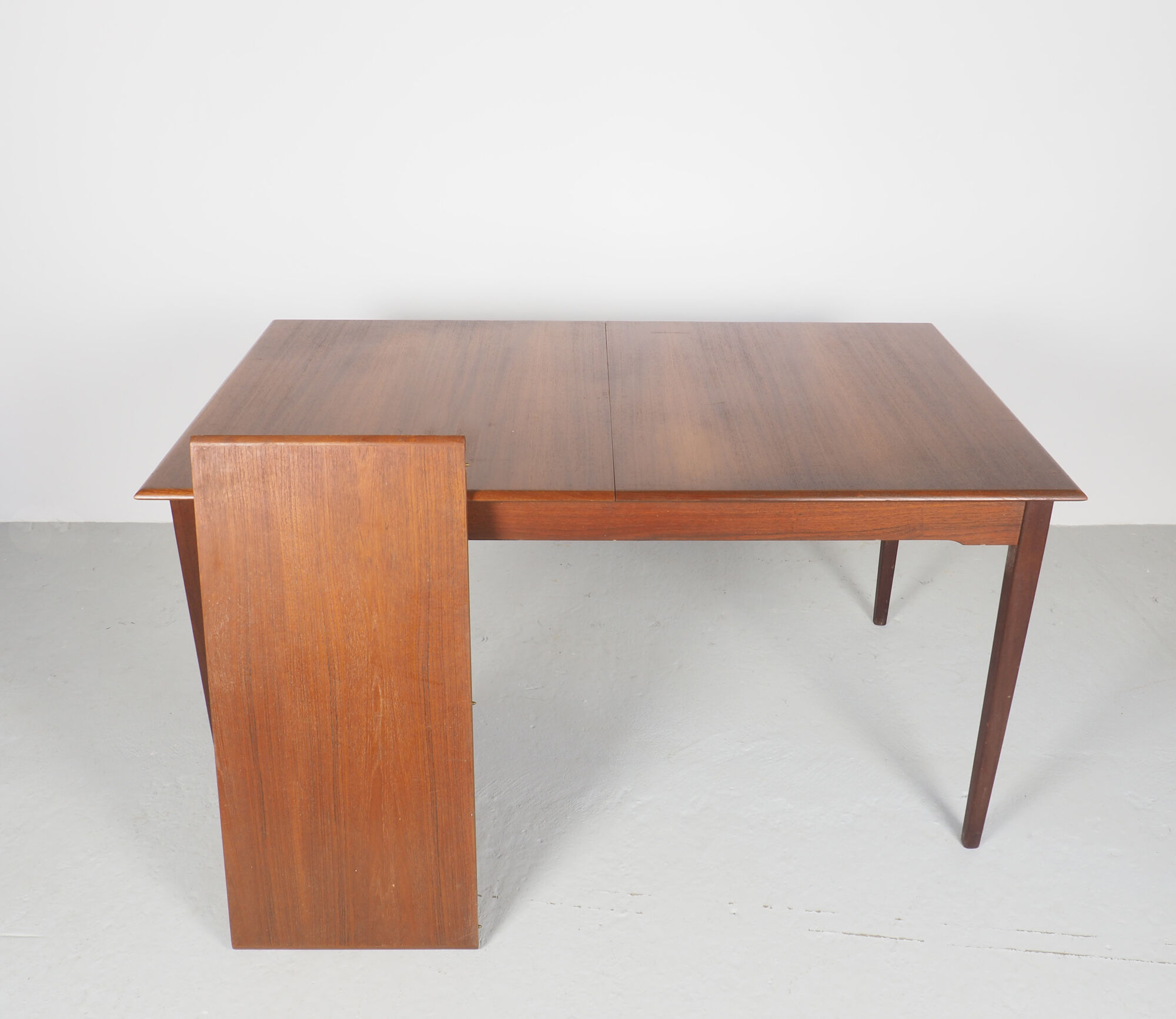 Extendable dinning table in teak, 1960