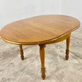 Round table in solid wood