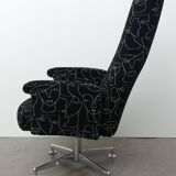 Designer armchair with 4-star cross base from Ligne Roset vintage 1970