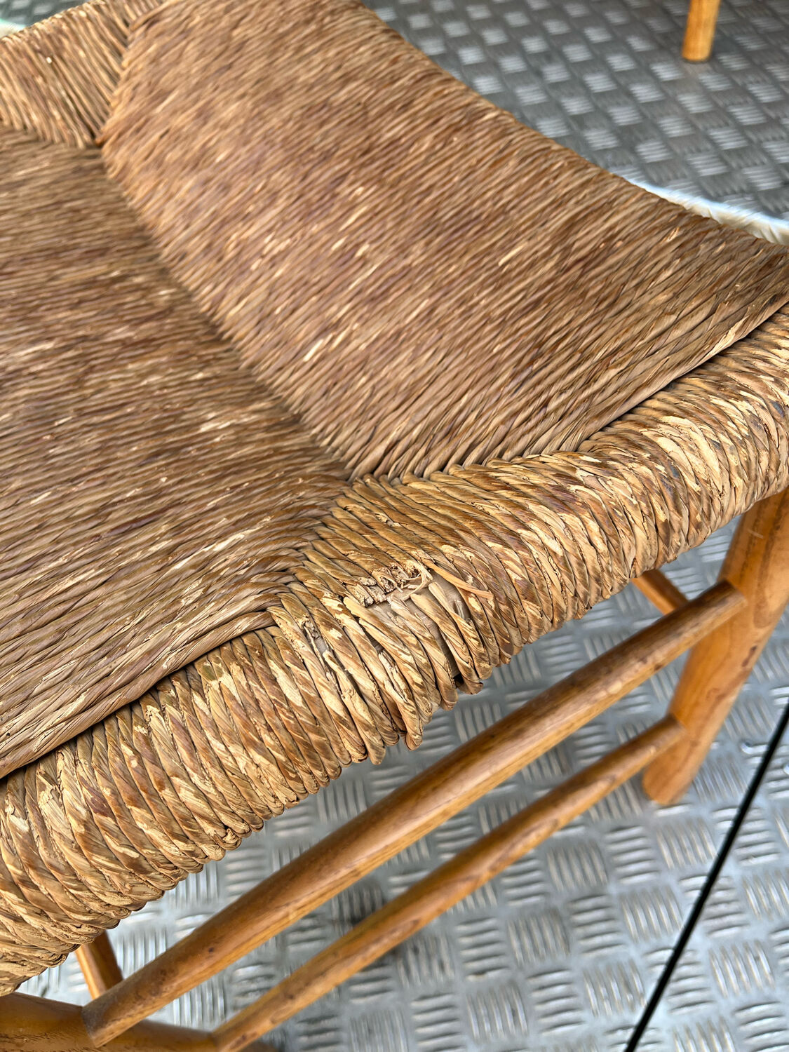 4 chaises modèle « Dordogne » édition Robert Sentou