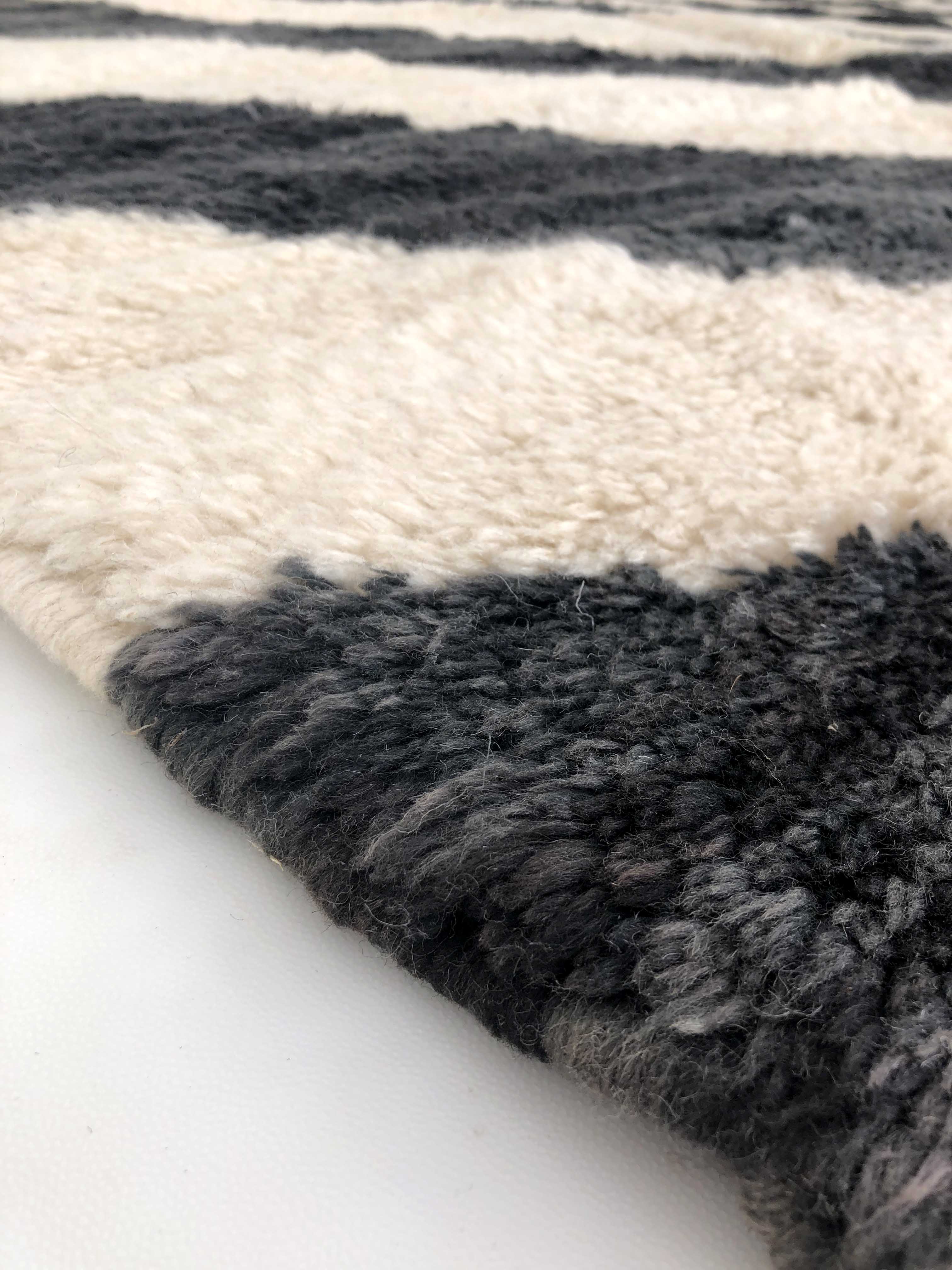 Moroccan berber carpet m'rirt ecru and black 3,43x2,39m