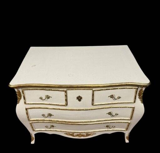 Commode galbée style louis XV
