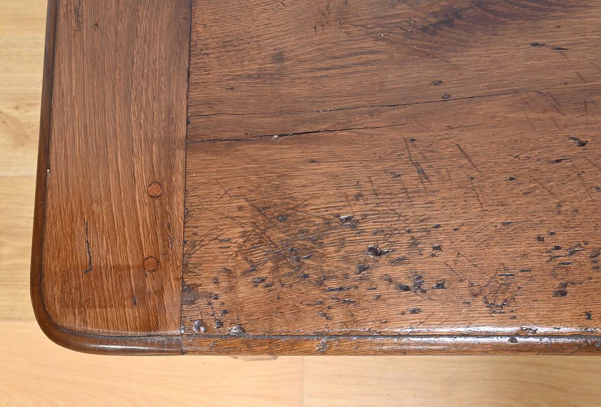 Important oak chest – late 19th century