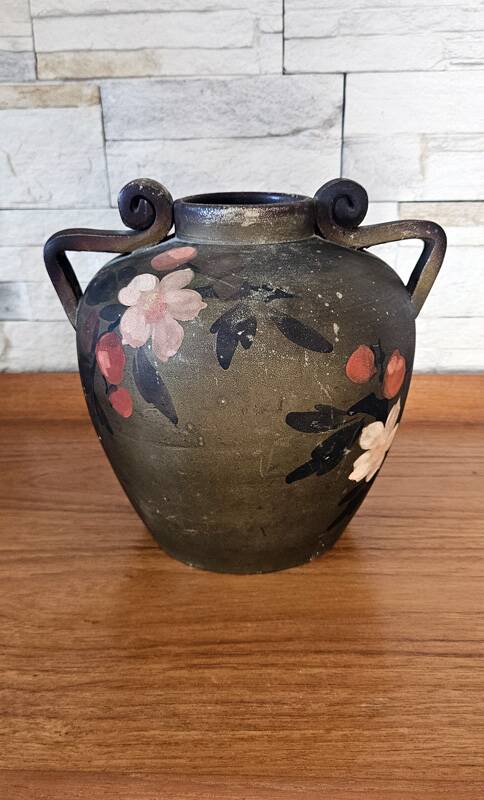 Sculptural vase signed Louis Giraud, Vallauris, hand-painted floral decoration.