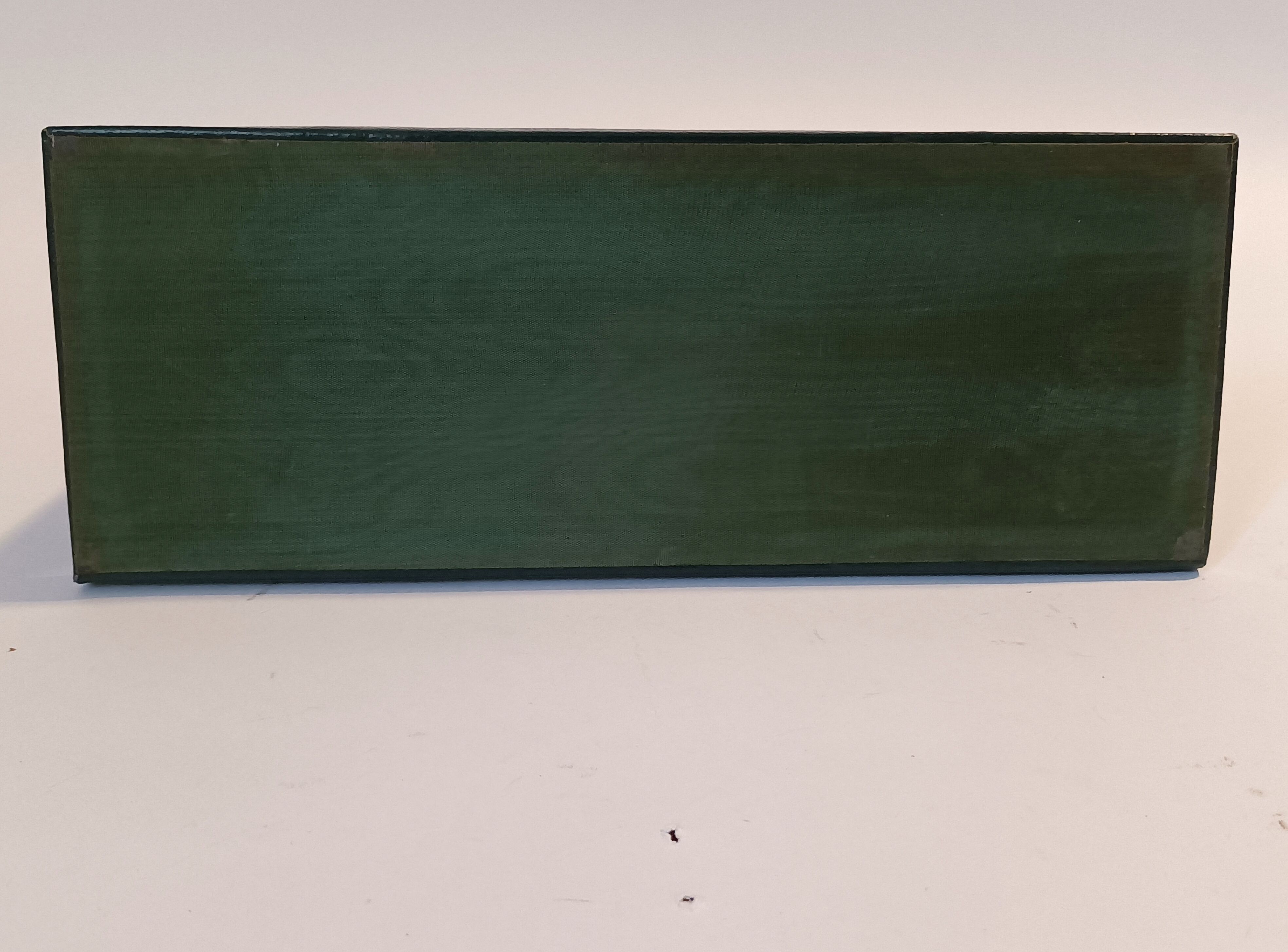 Porte-lettres Art Déco en cuir vert et laiton doré