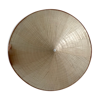 Chapeau vietnamien en feuilles de palmier
