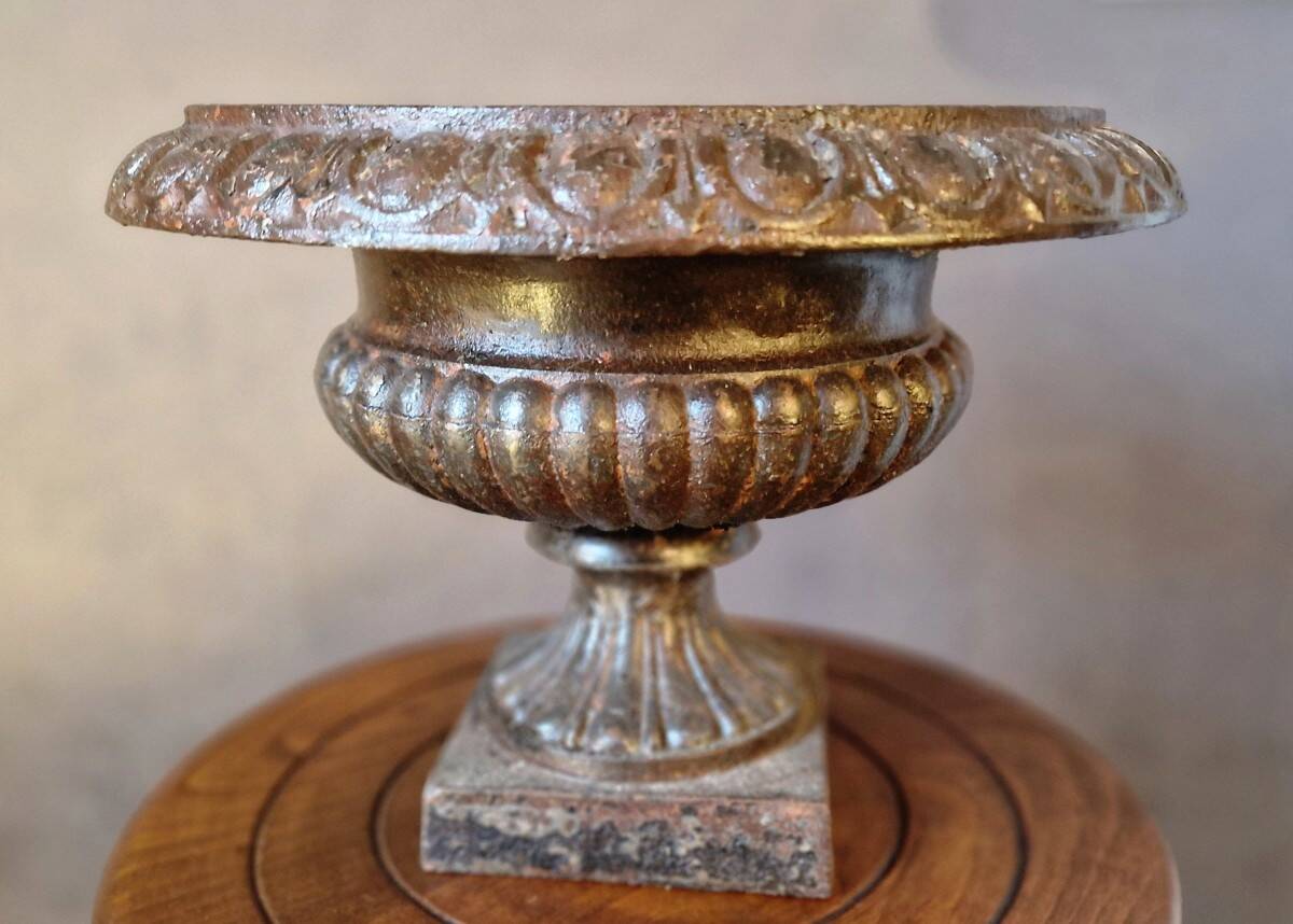 Medici basin in cast iron, 19th century