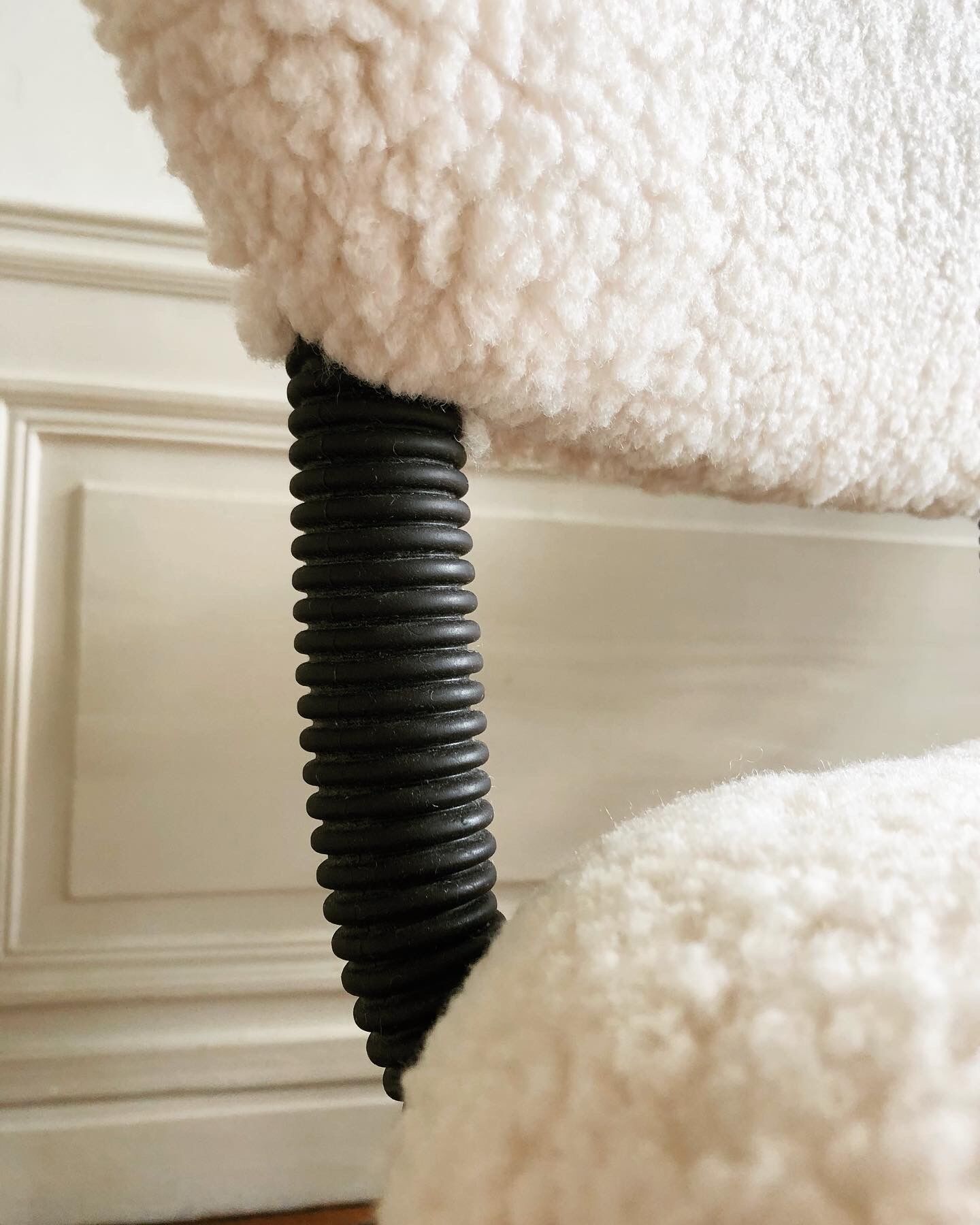 Pair of vintage chairs in sheep moumoute