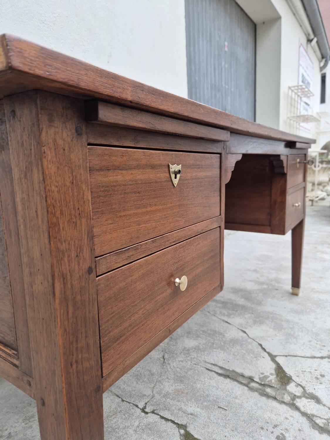 Louis XVI style minister's desk in solid walnut, 4 drawers, old manufacture