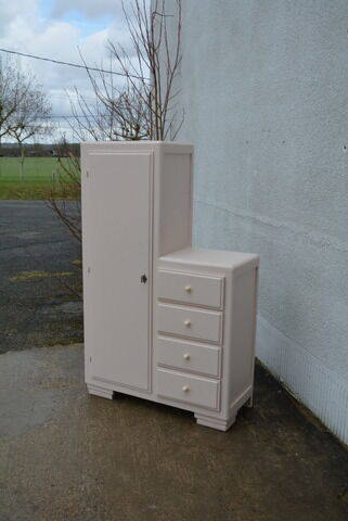 Asymmetrical wardrobe of the 40s