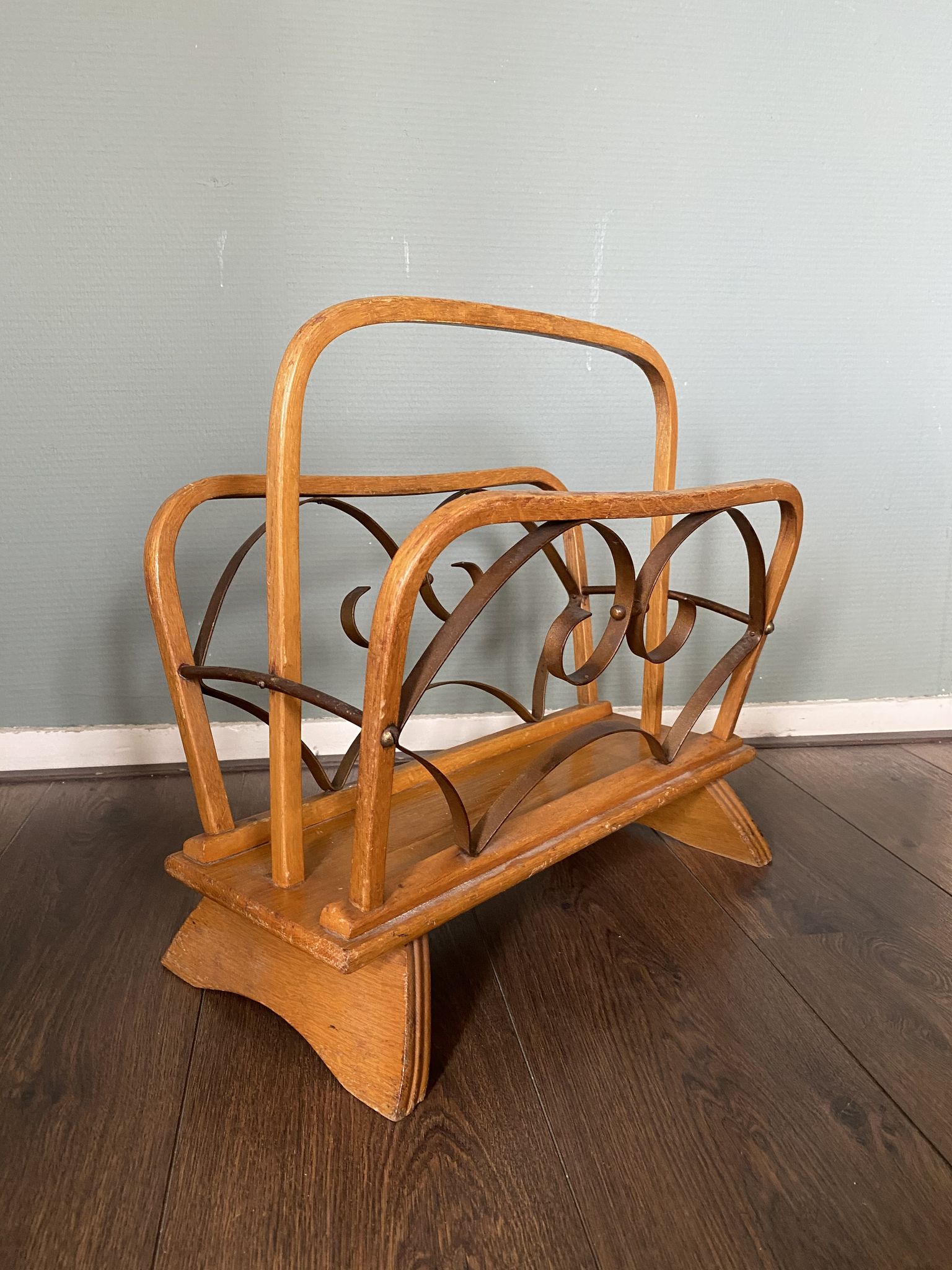 Porte-revue en rotin années 1930