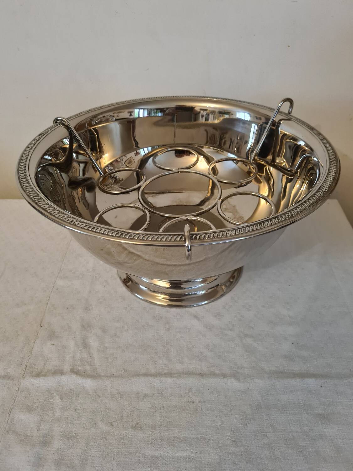 Silver metal champagne basin