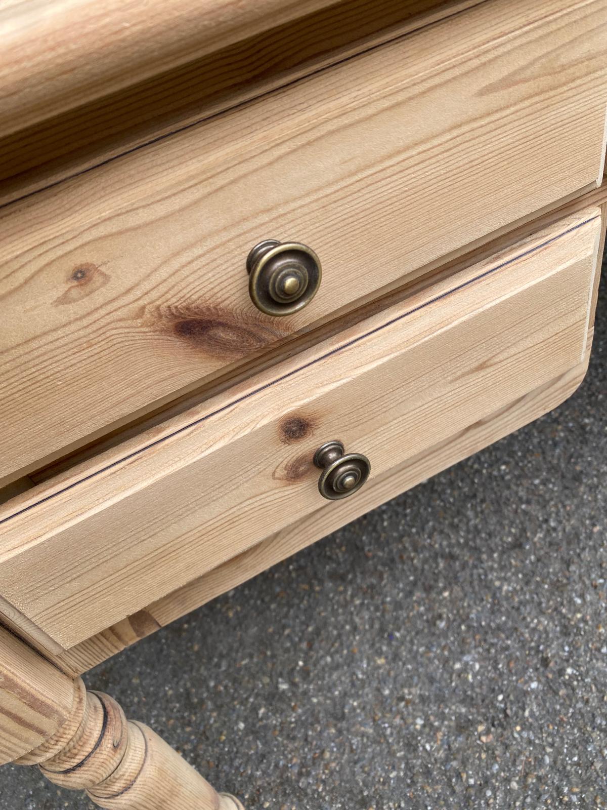 Scandinavian cocktail desk renovated in solid wood from the 90s.