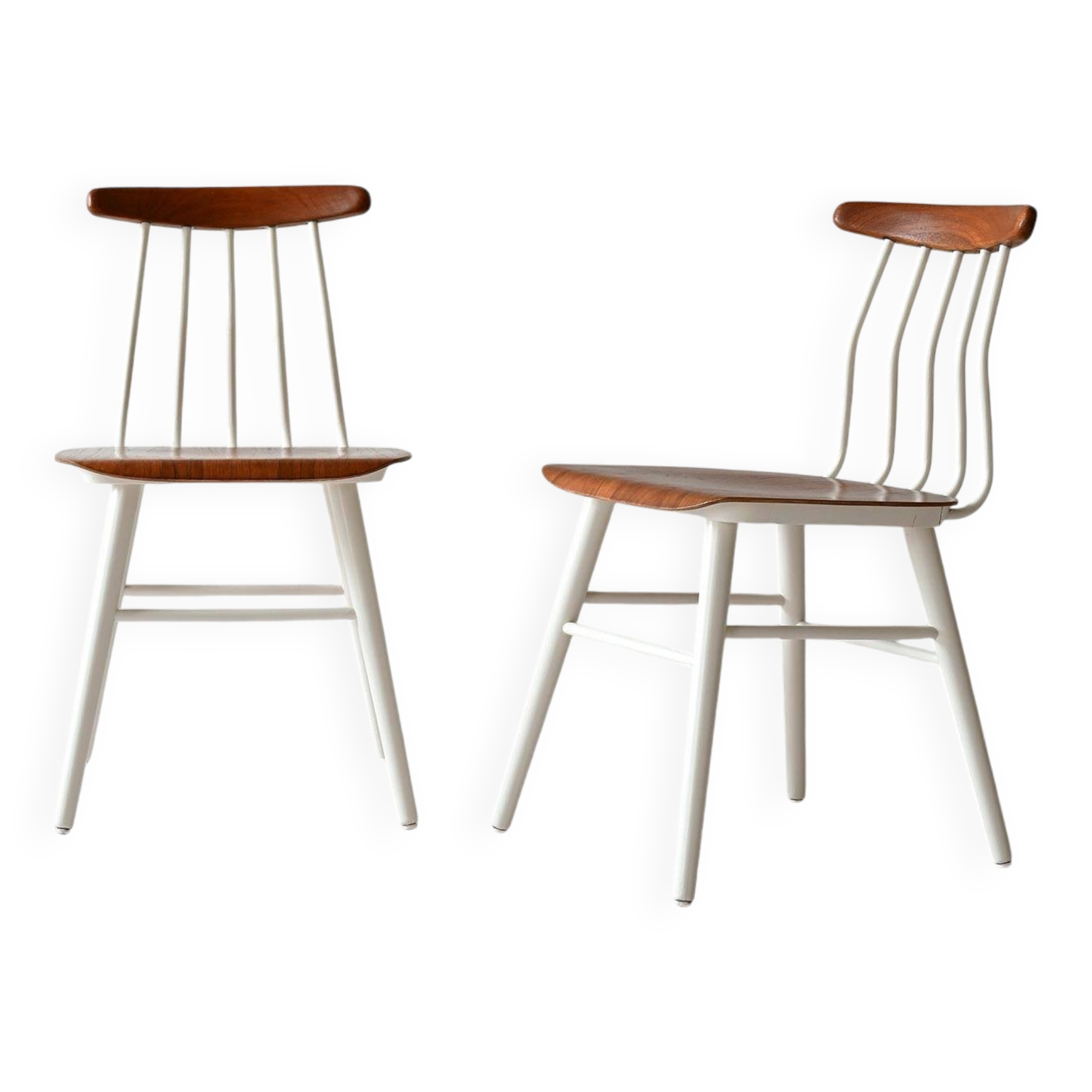 Paire de chaises nordiques en bois