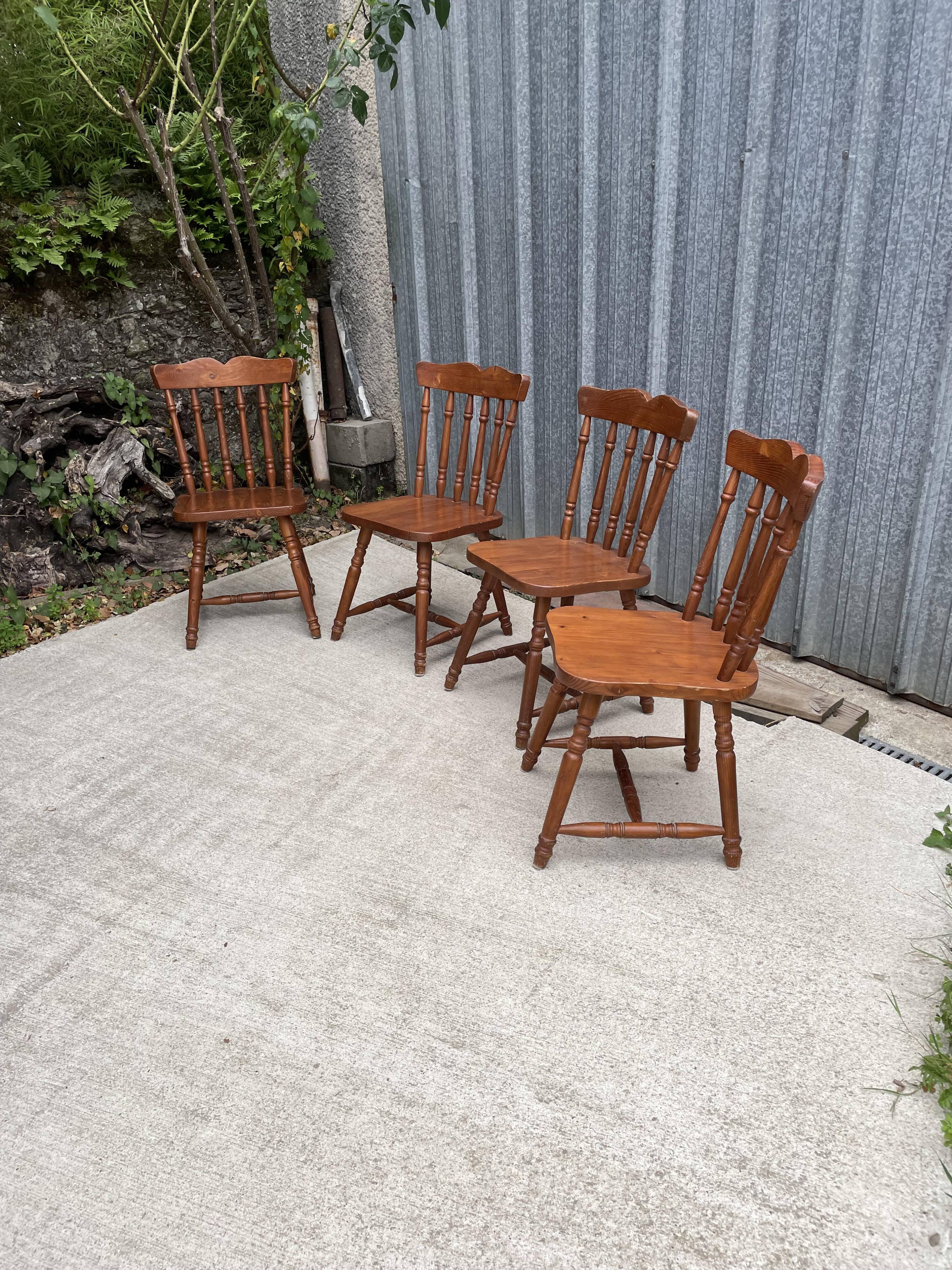 Lot de 4 chaises bistrot en bois