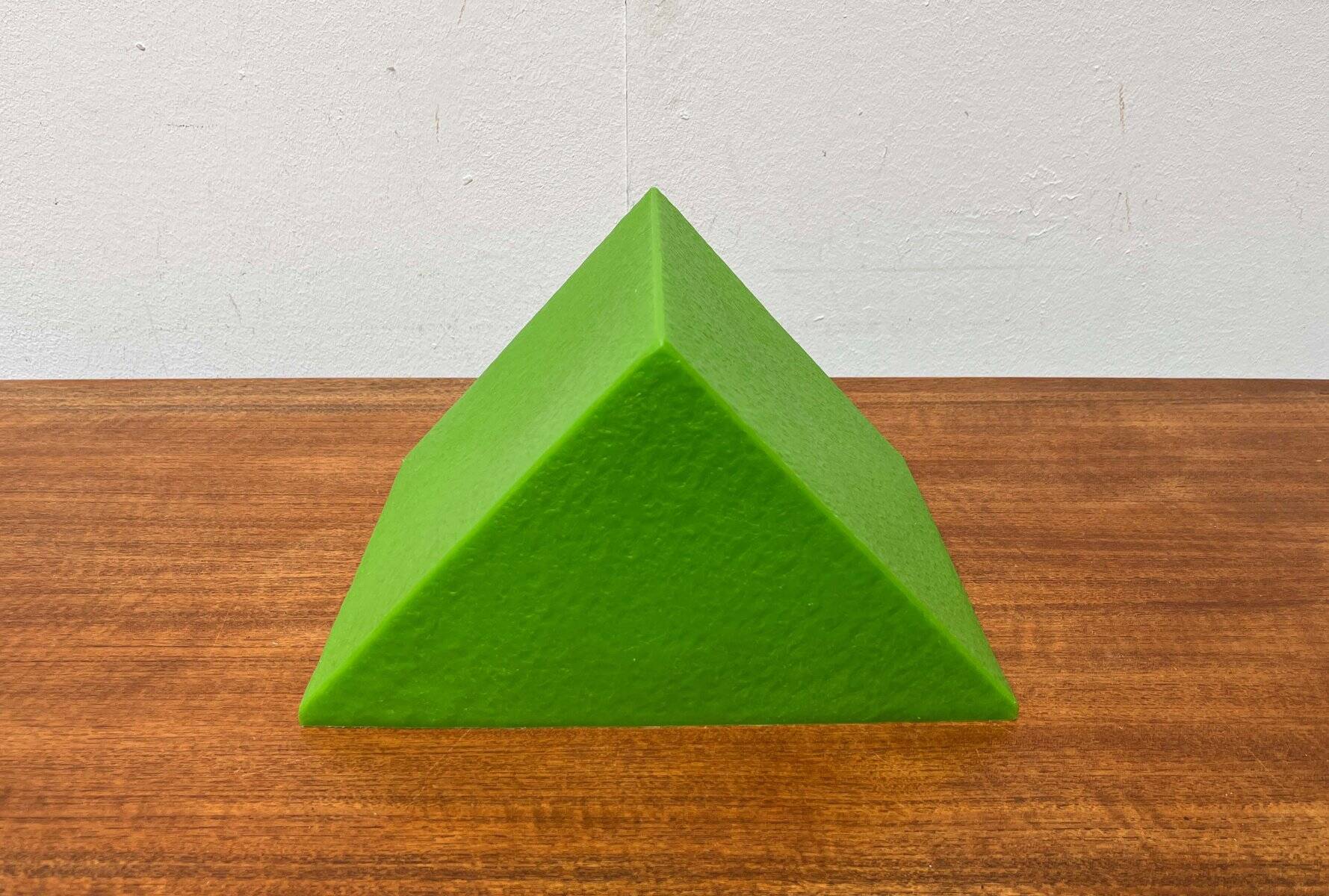 Lampe de sol ou de table en forme de prisme vert postmoderne de Heico, années 1980.