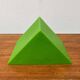 Lampe de sol ou de table en forme de prisme vert postmoderne de Heico, années 1980.