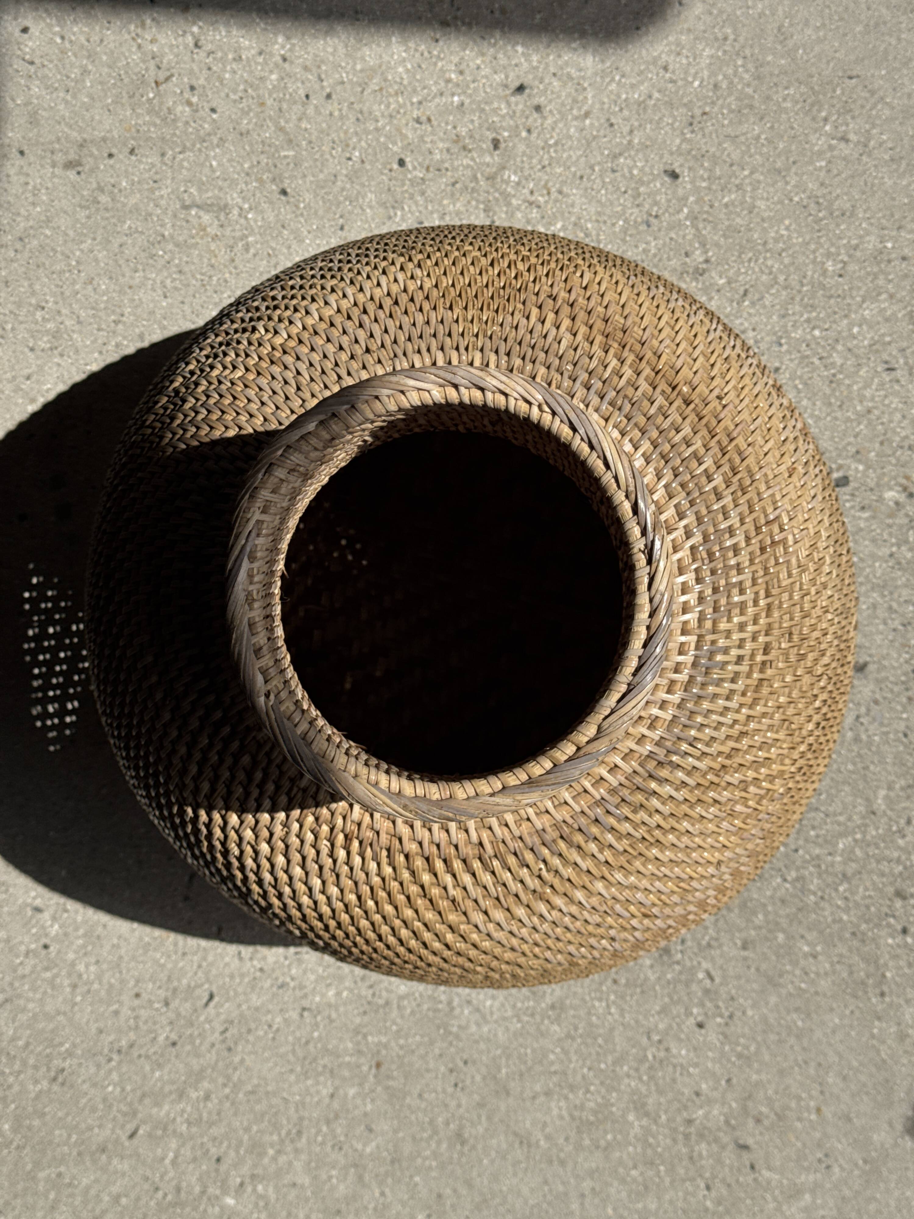 Basket jar in traditional Indonesian wickerwork H48 D40