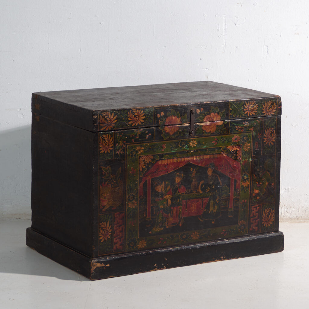 Antique chest painted in pine wood – China, around 1900