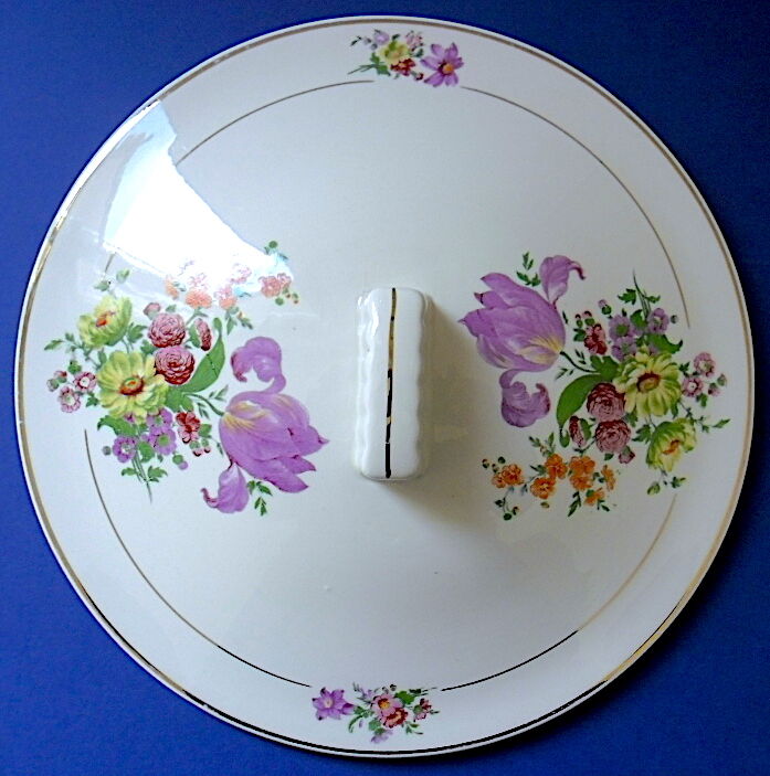 Soupière en semi-porcelaine d'Orchies à décor floral