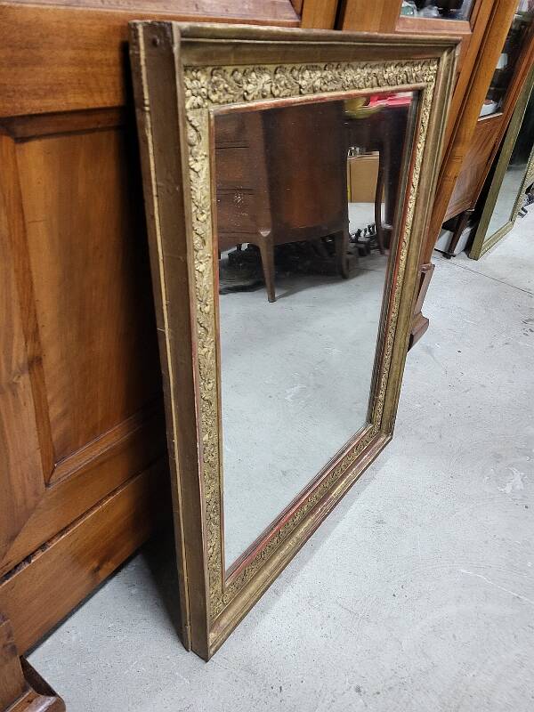 19th century gilt mirror with flowers and foliage decor