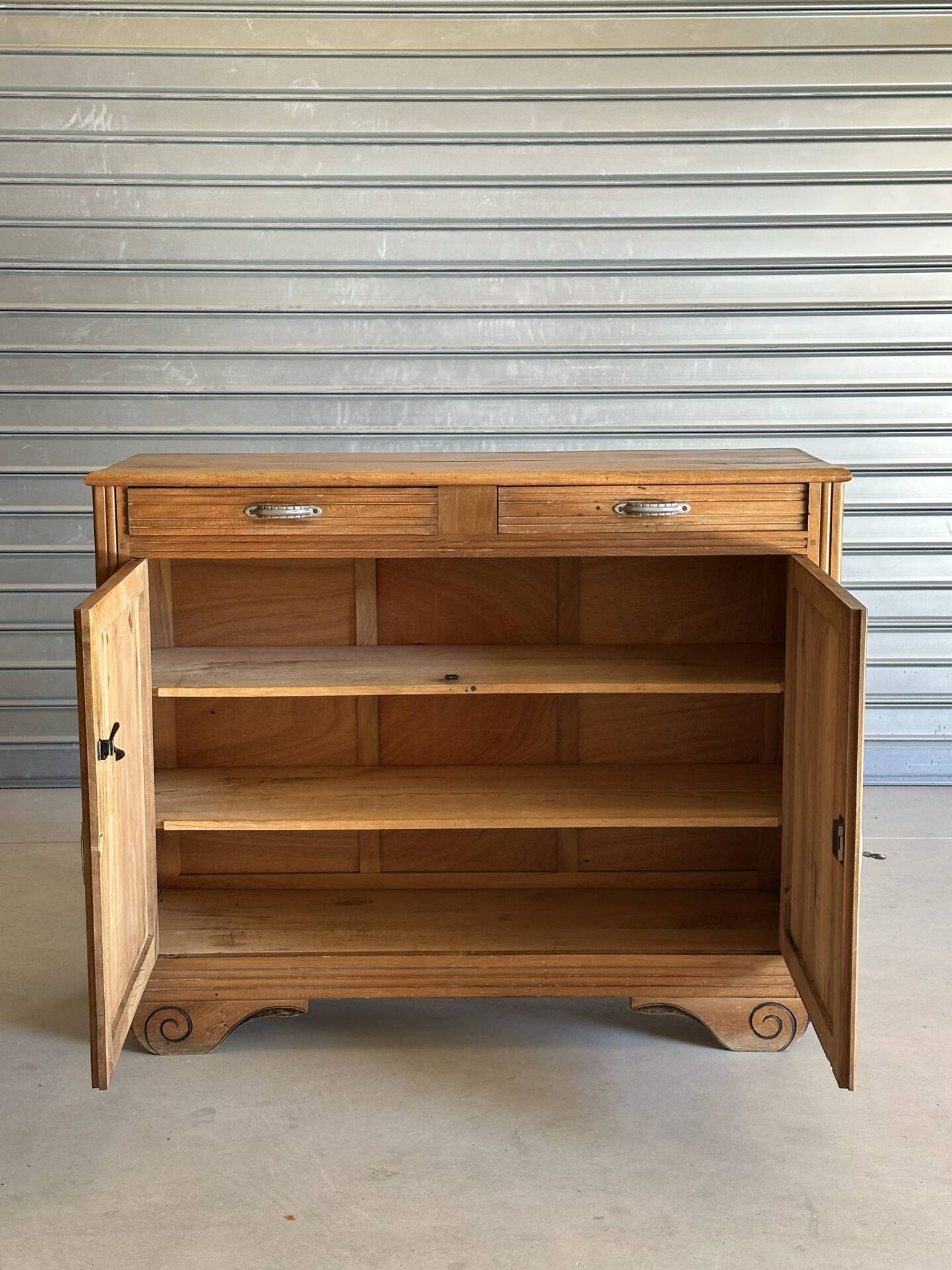 Art Deco buffet from the 1930s in light wood.