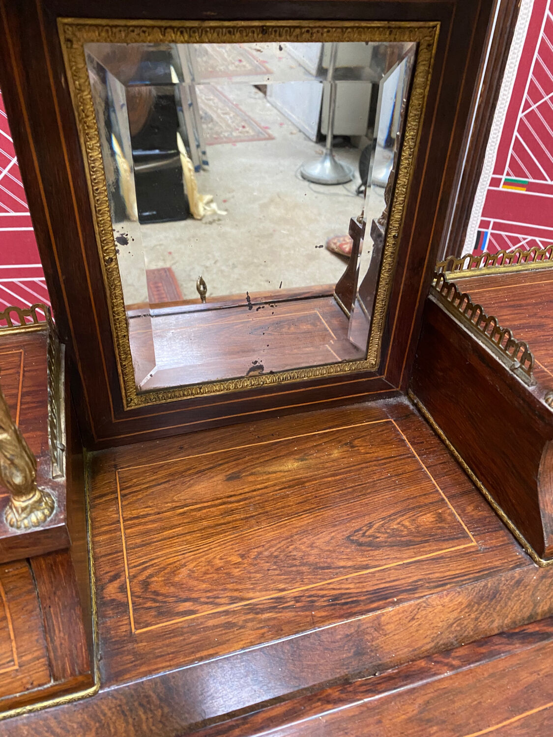 Wriitng desk laiding Louis XV style with secret compartment