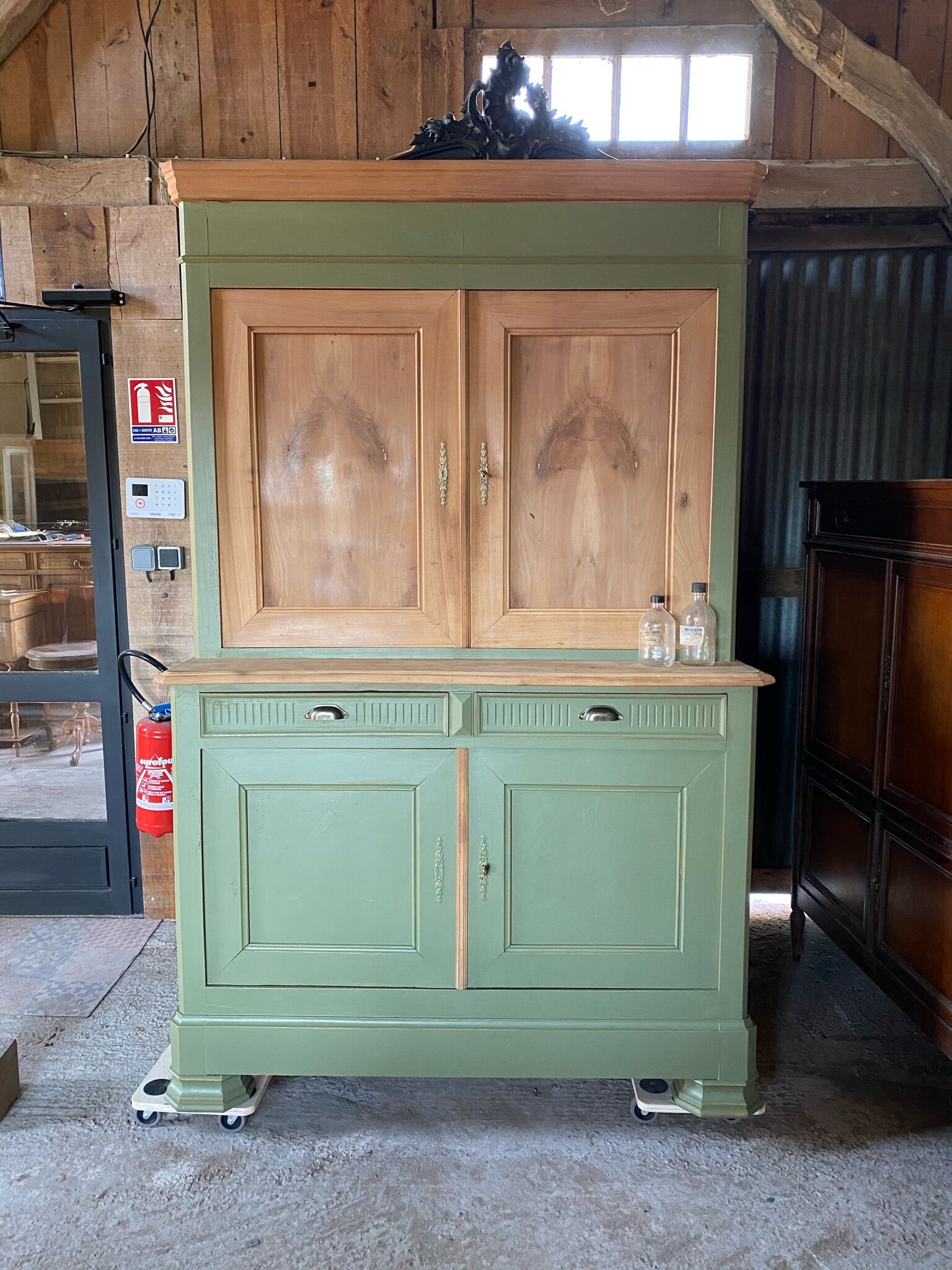 Buffet 2 body restyled in kaki