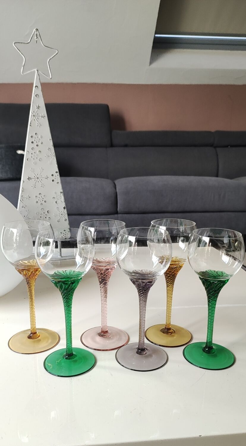 Set of 6 round stemmed glasses. Bohemian crystal. Floral twisted stem.