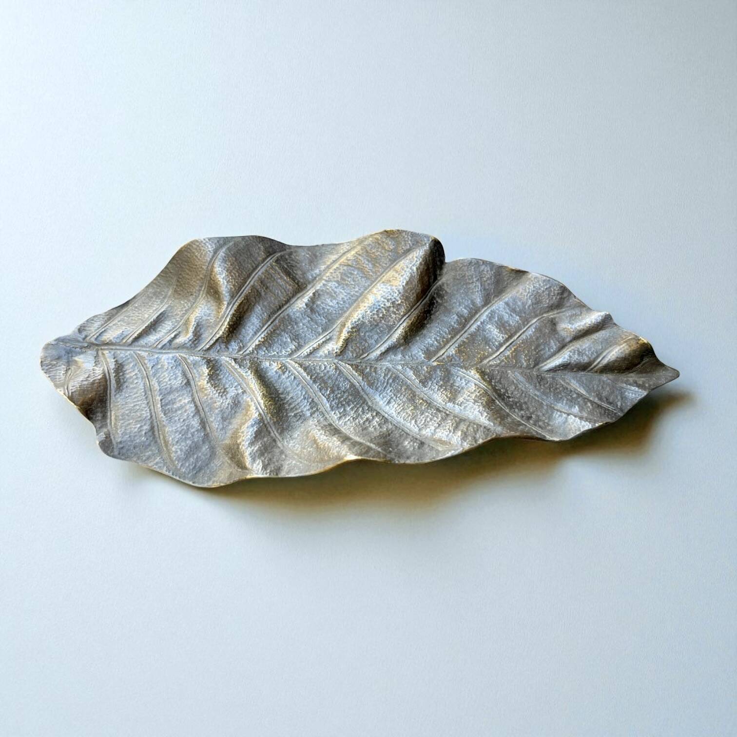 Antique bronze leaf-shaped pocket emptier – Art Nouveau / early 20th century