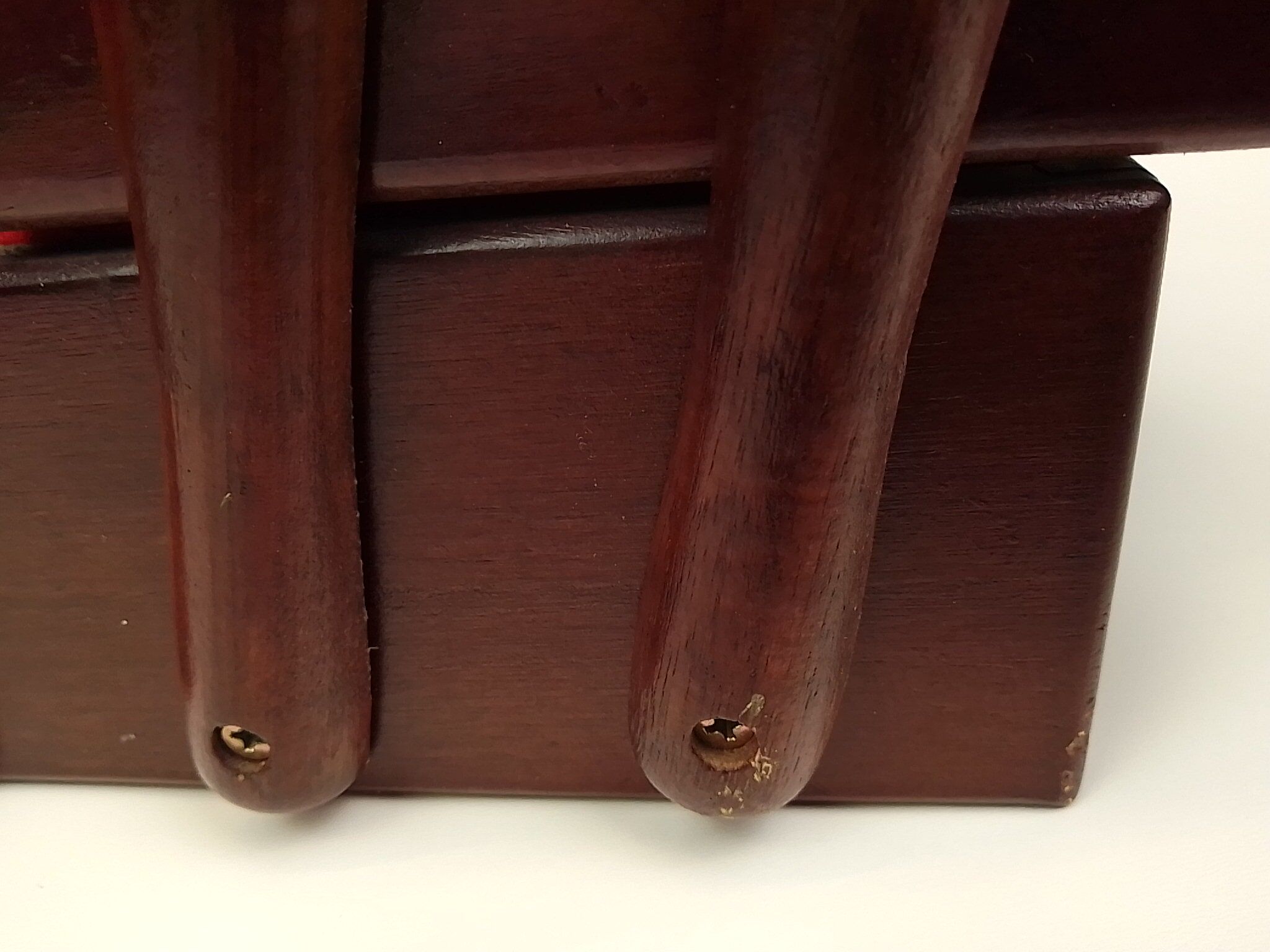 Table worker in wood and fabric