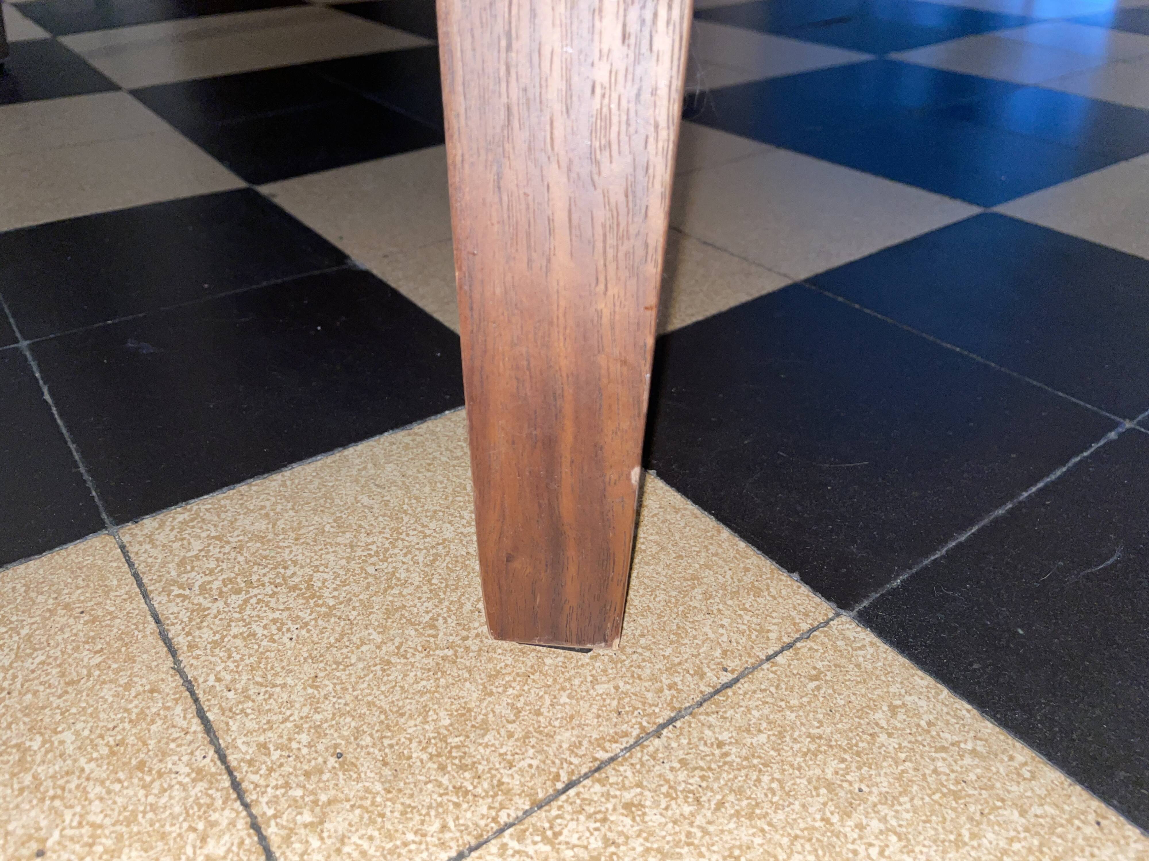 Round table for 4 people GUBI Walnut