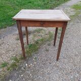 Small walnut table, 1 drawer