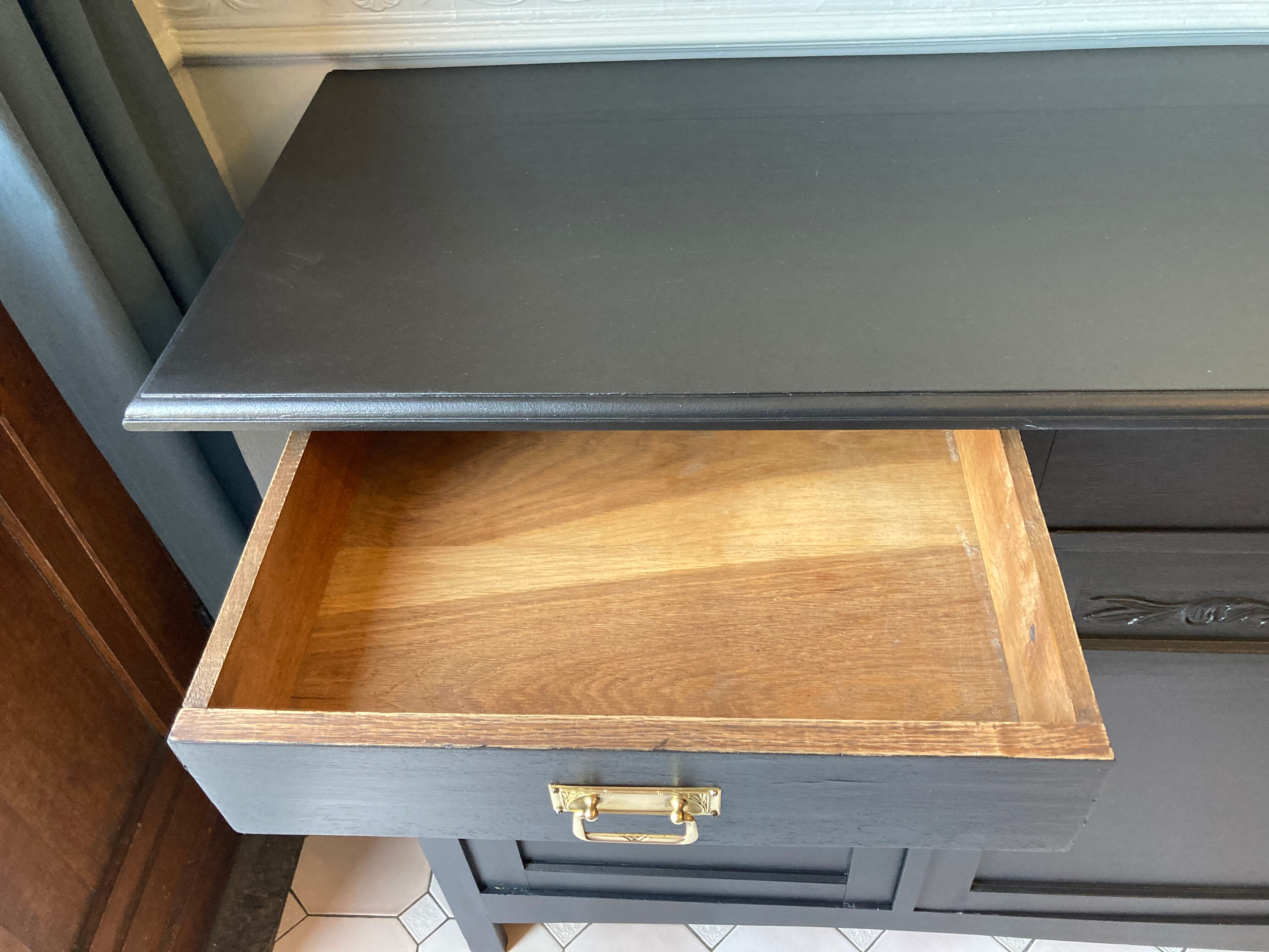 Art-deco period oak commodus