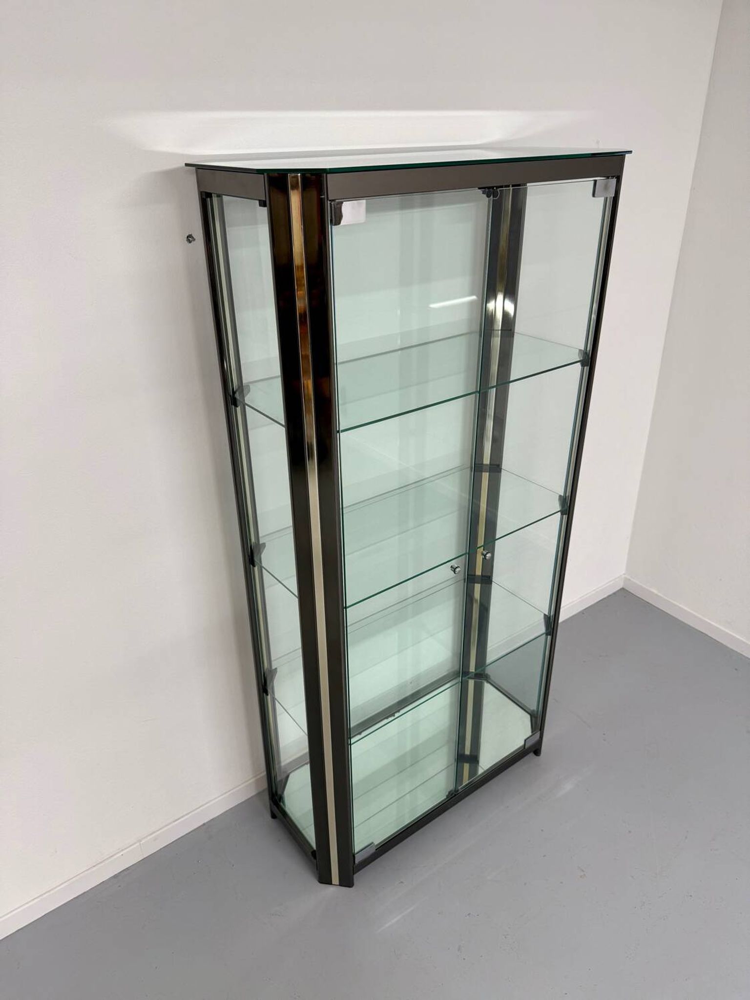 Antique display cabinet shelf in brass metal Italian design from the 70s
