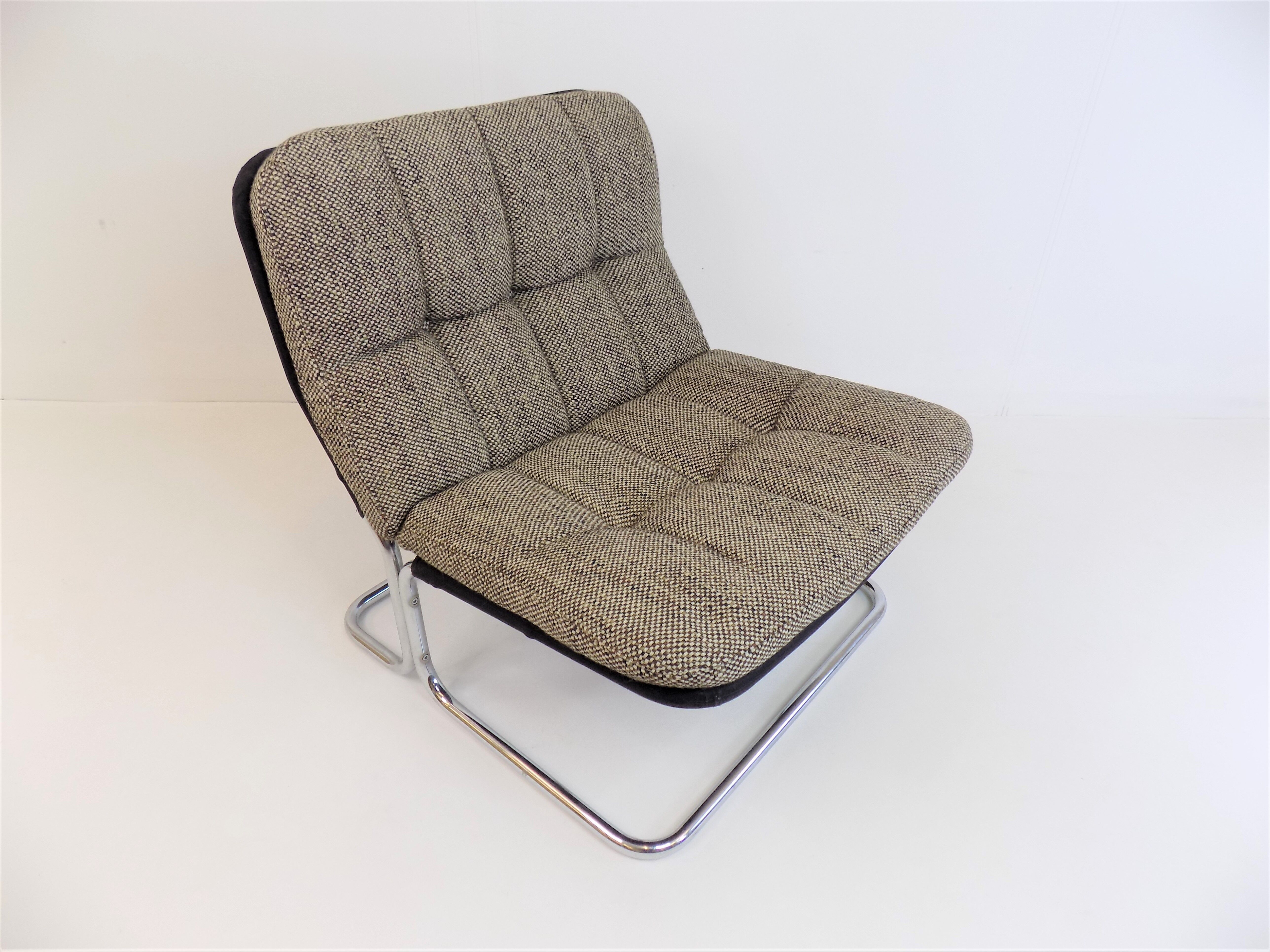 DUX International lounge chair