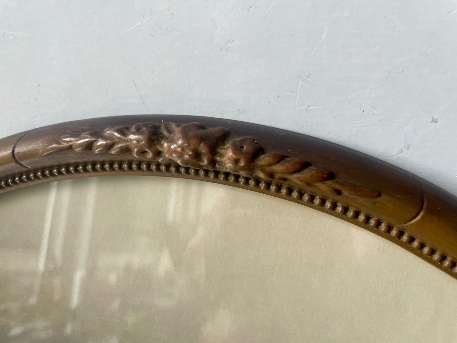 Oval Antique Wooden Frame 32 cm x 25 cm