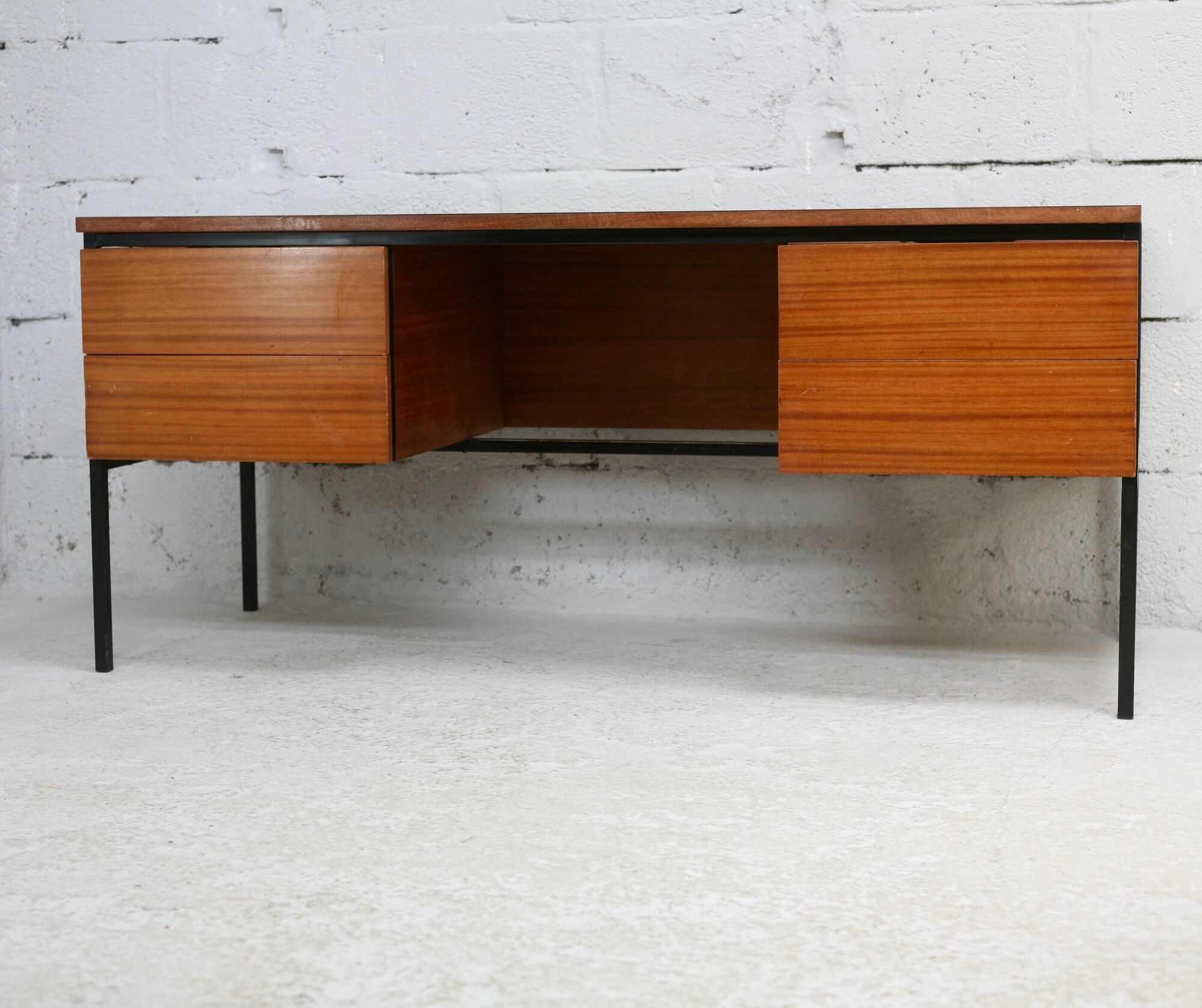 Desk 620 by Pierre guariche, Huchers Minvielle, France, circa 1955