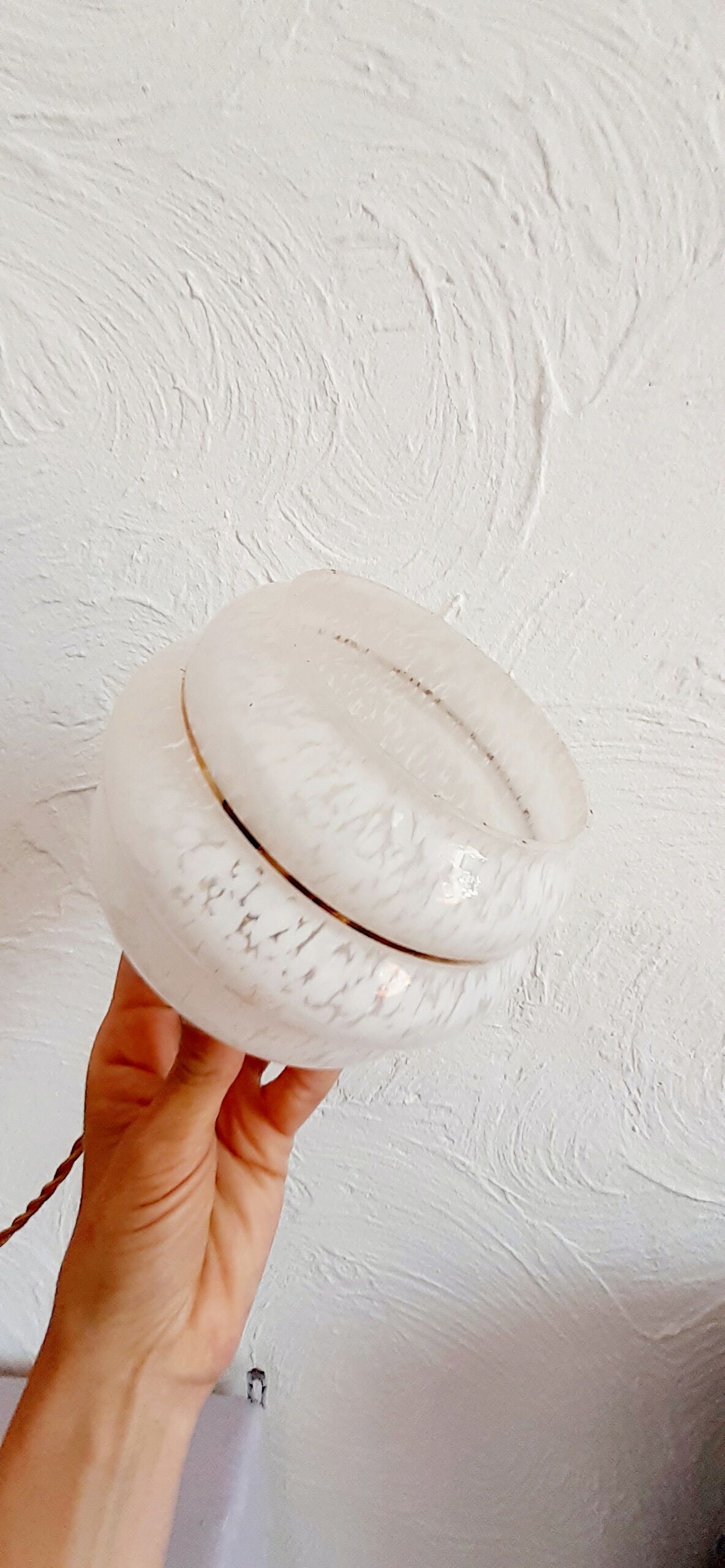 Baladeuse globe art deco blanc à liserets dorés